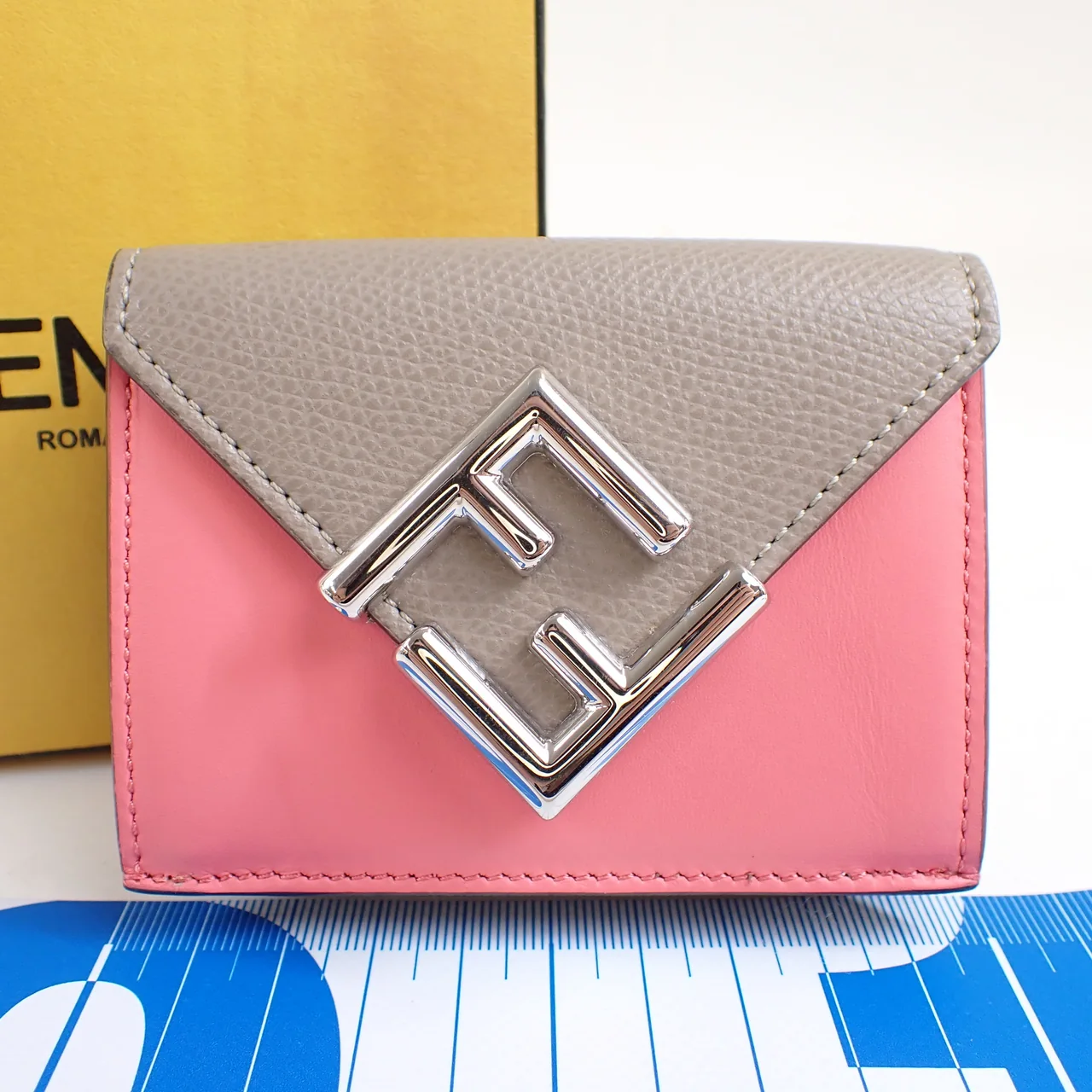 FENDI COMPACT WALLET (PINK/GRAY)