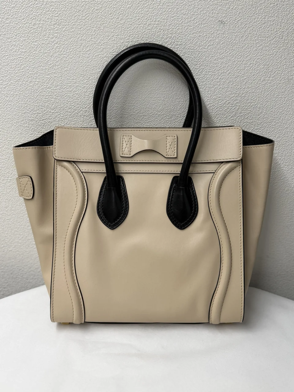 CELINE LUGGAGE MICRO (BEIGE/BLACK) view 2