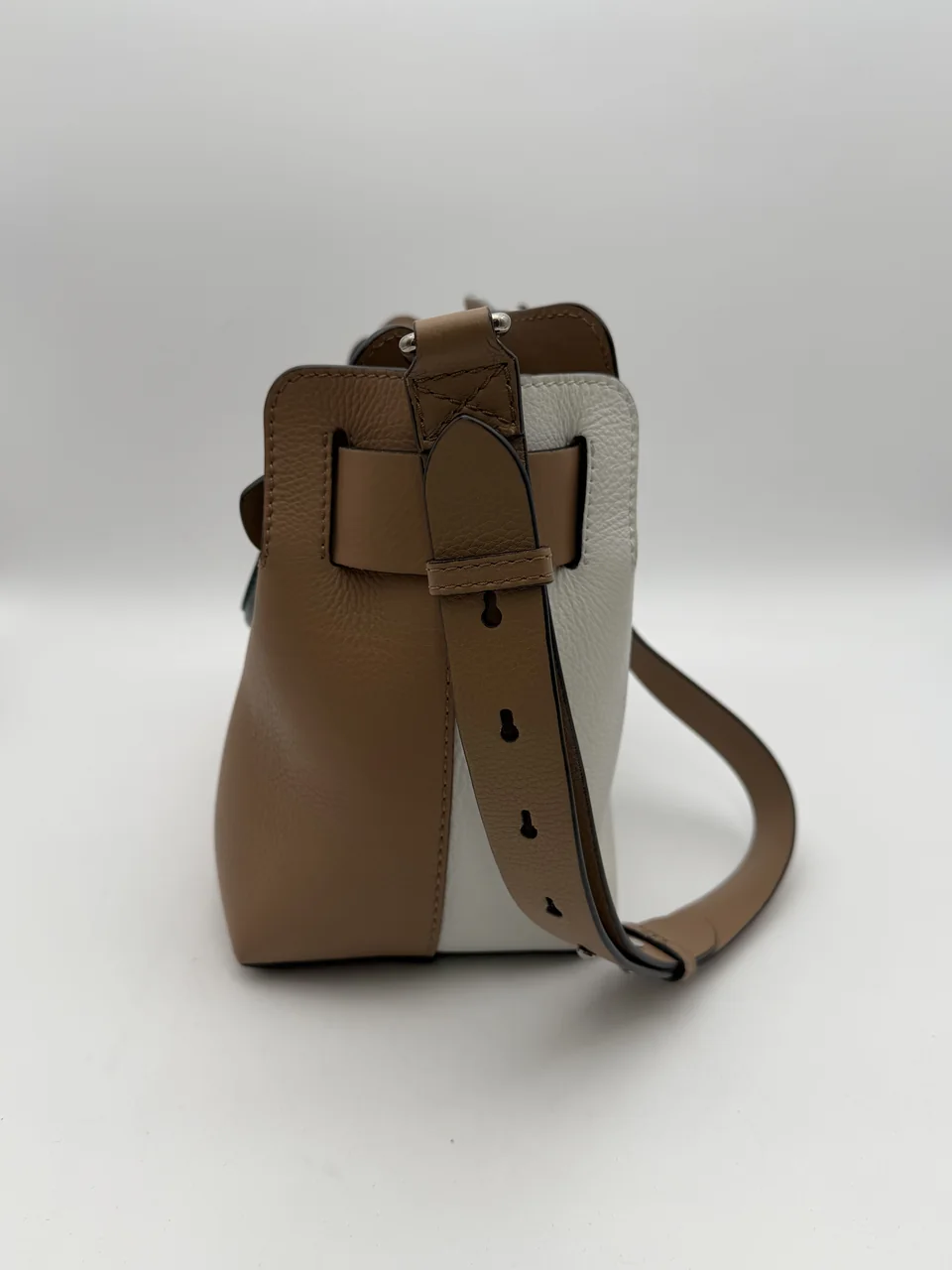 BURBERRY TWO-WAY BAG (BROWN) view 3