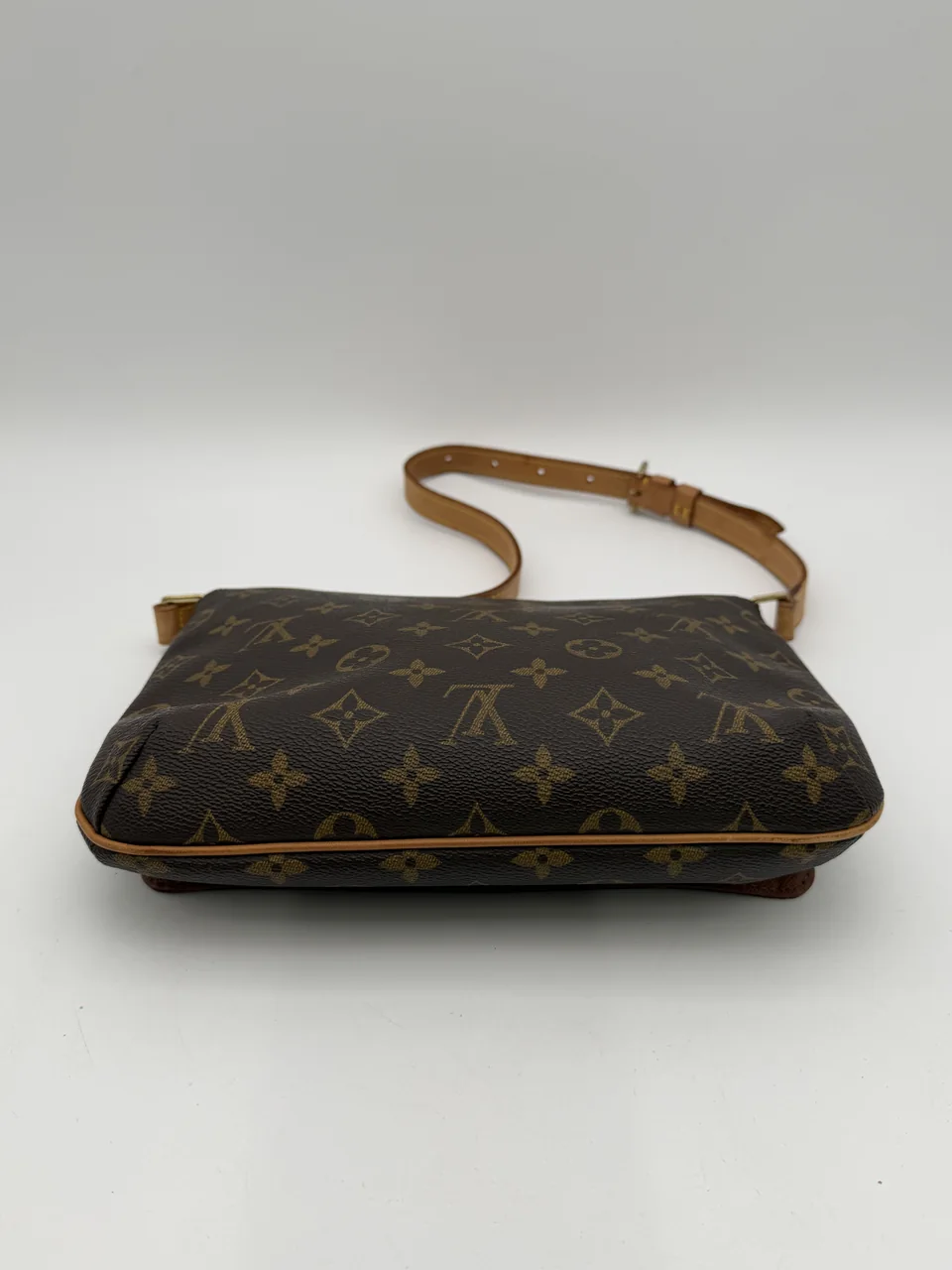 LV MONOGRAM MUSETTE TANGO SHORT view 3