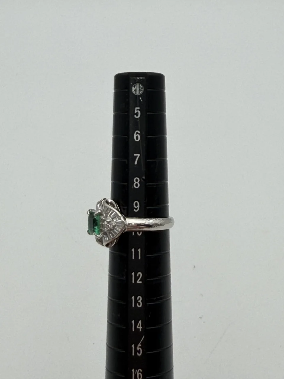 PT900 EMERALD RING E0.71CT FD0.54CT 6.7G view 4
