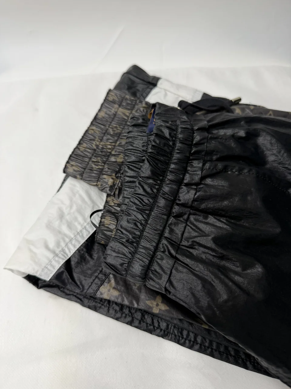 LV PANTS view 3