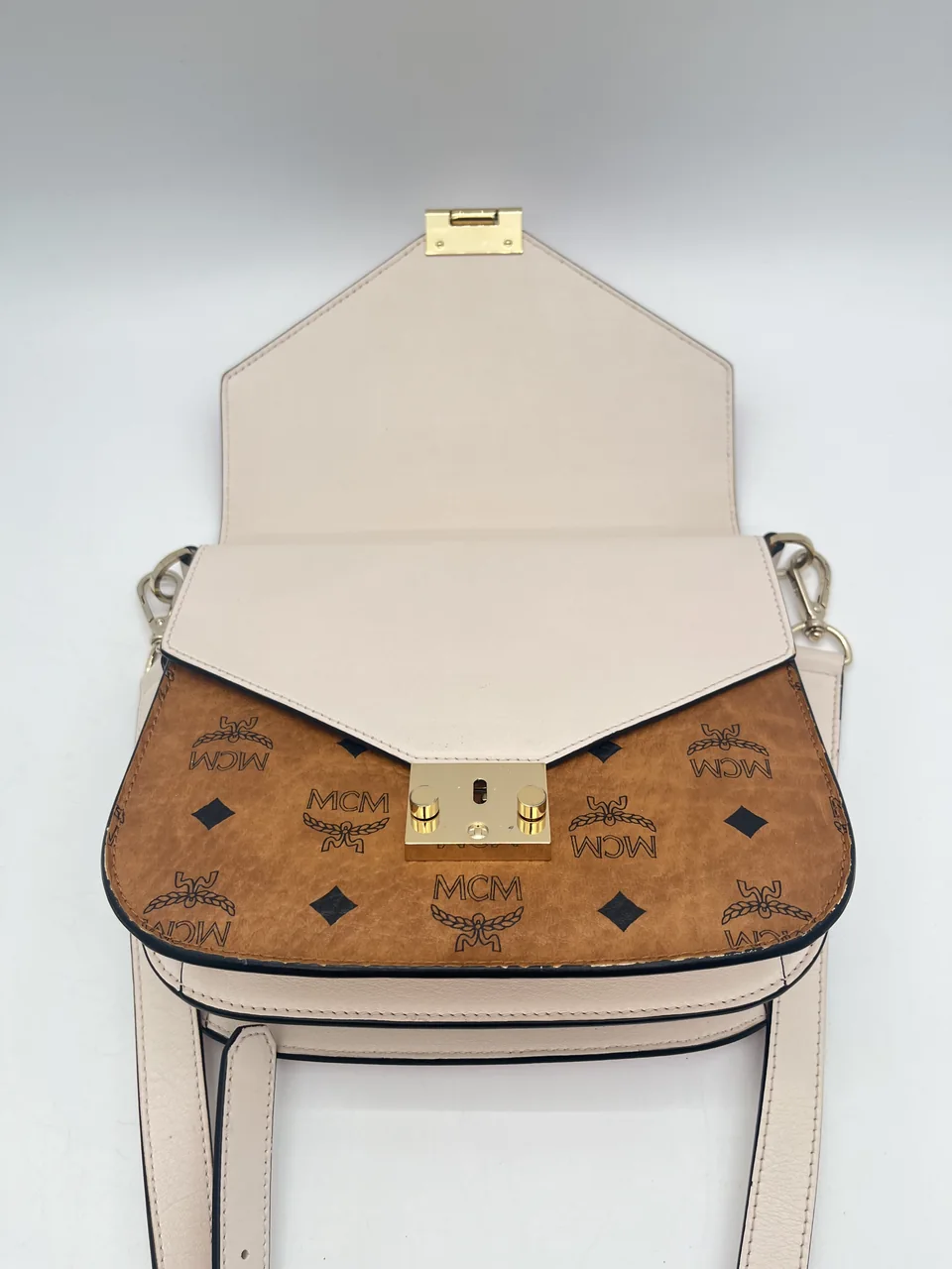 MCM VICETOS SHOULDER BAG view 9