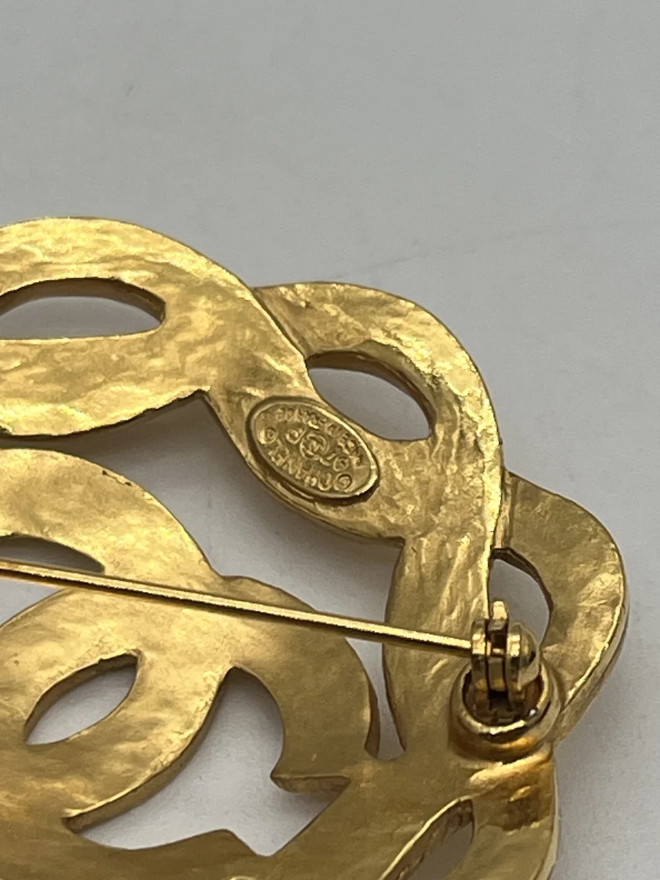 CHANEL BROOCH view 4