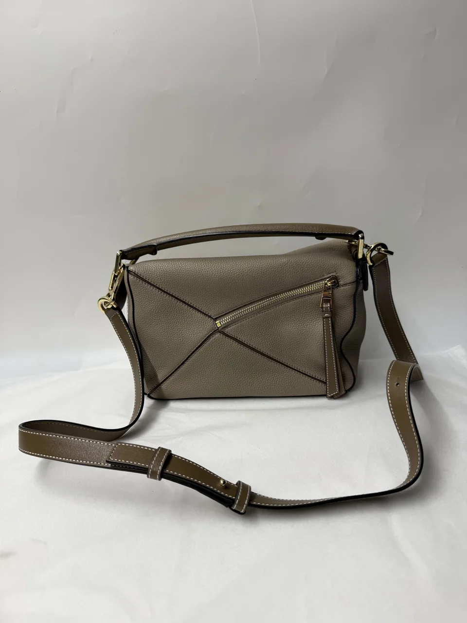 LOEWE PUZZLE EDGE (BROWN) hover
