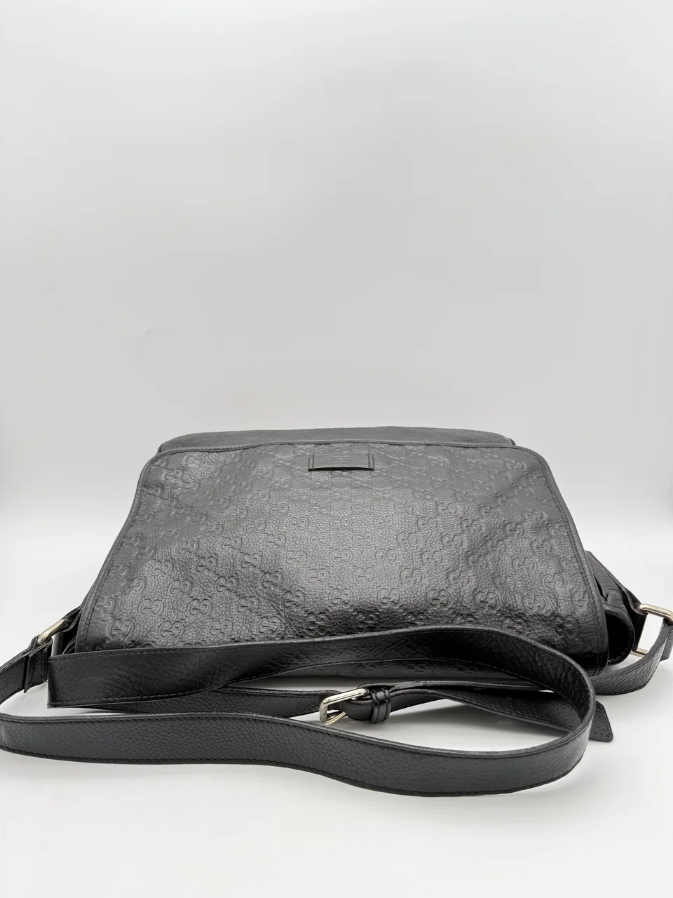 GUCCI GUCCISSIMA SHOULDER BAG (BLACK) view 7