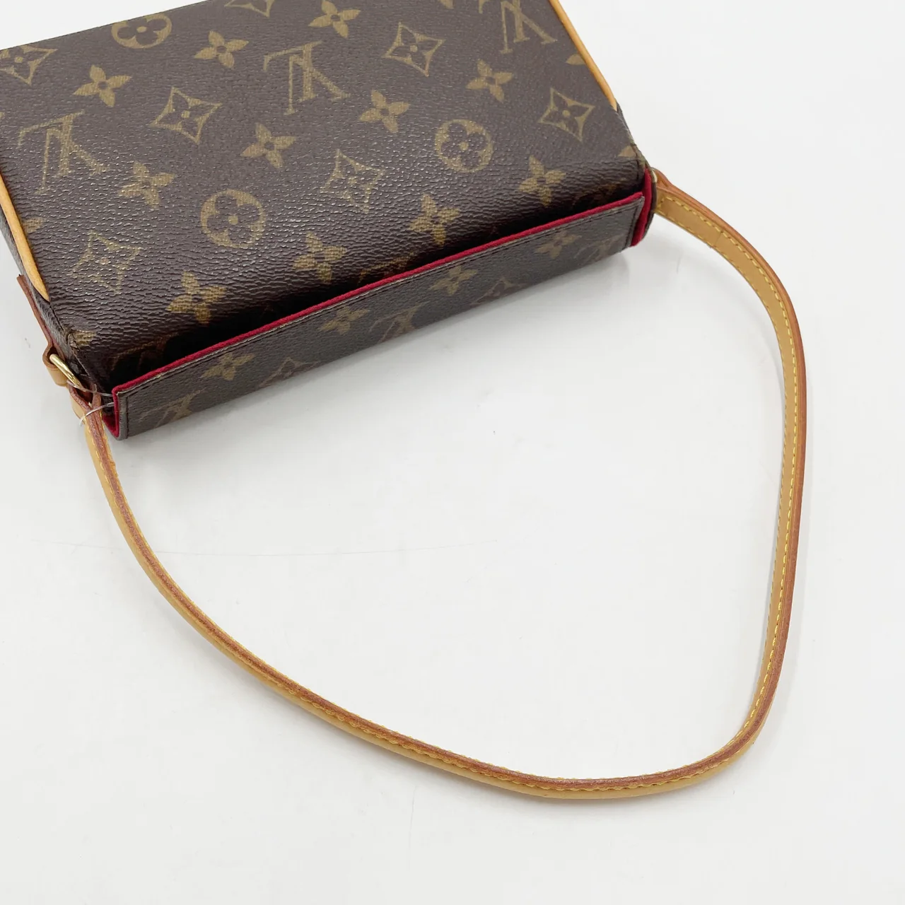 LV MONOGRAM RECITAL view 6