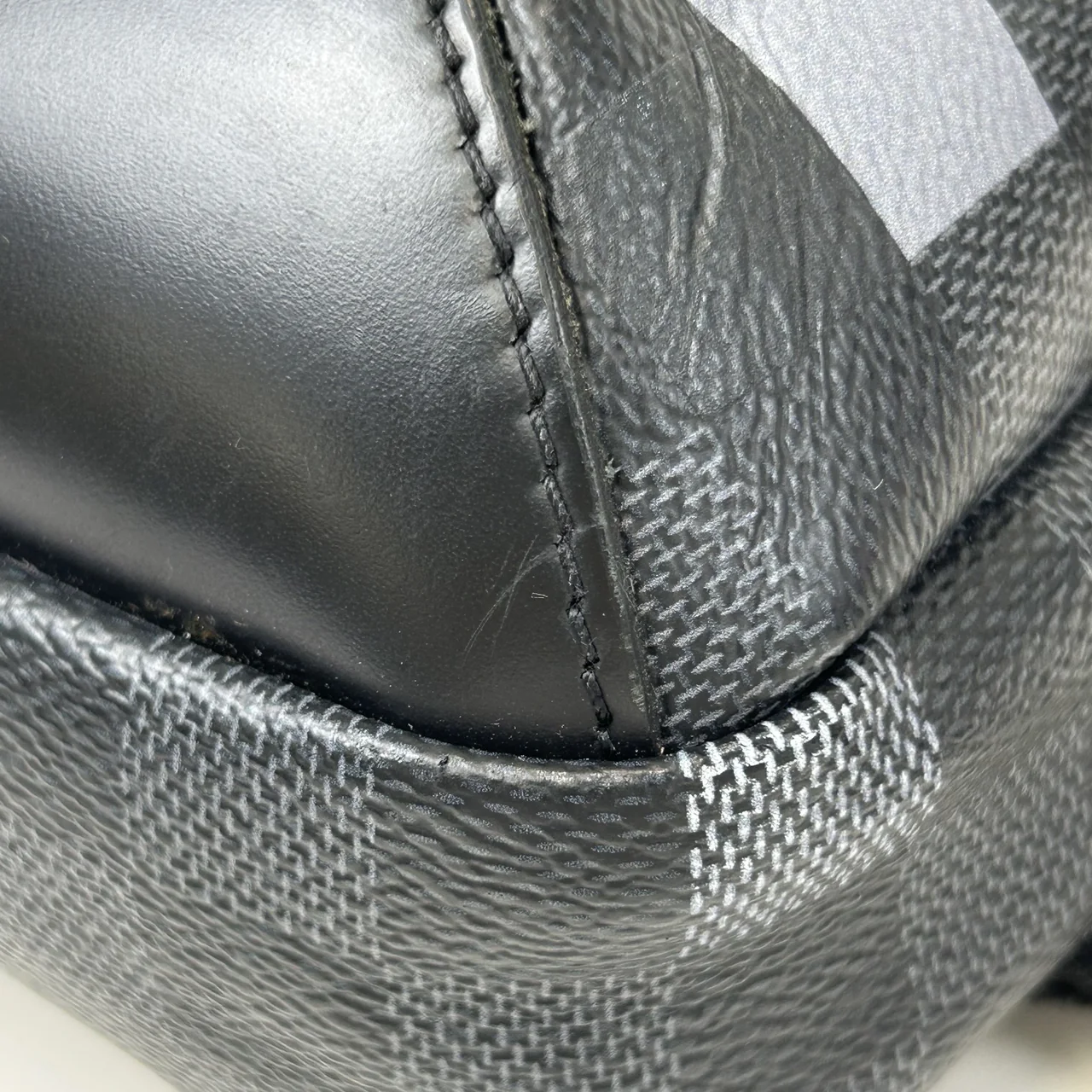 LV DAMIER GRAPHITE PIXEL AVENUE view 5