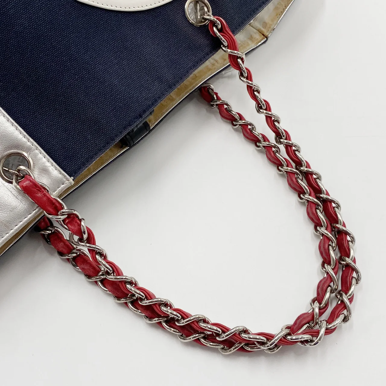 CHANEL NO.5 CHAIN TOTE BAG view 6