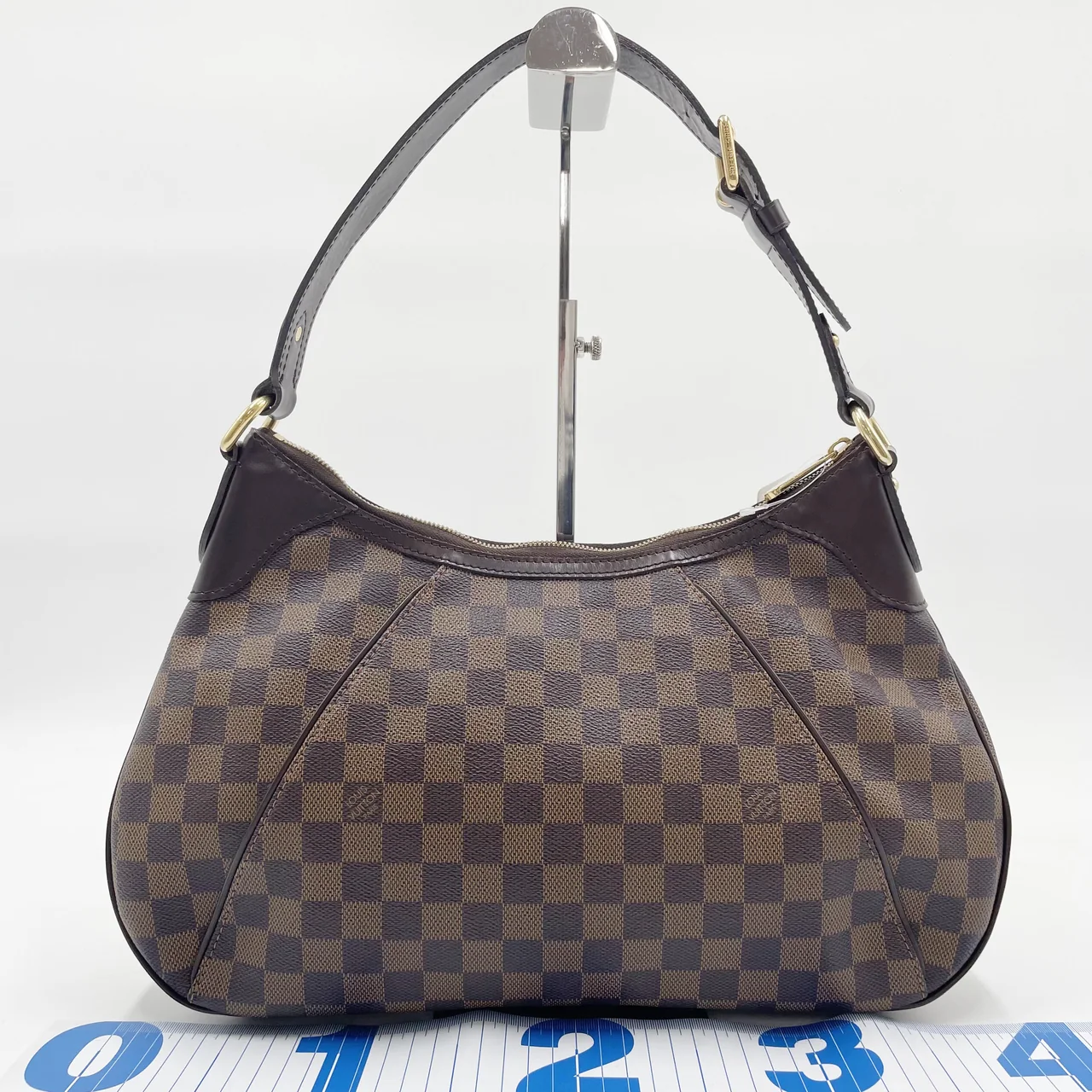 LV DAMIER THAMES hover
