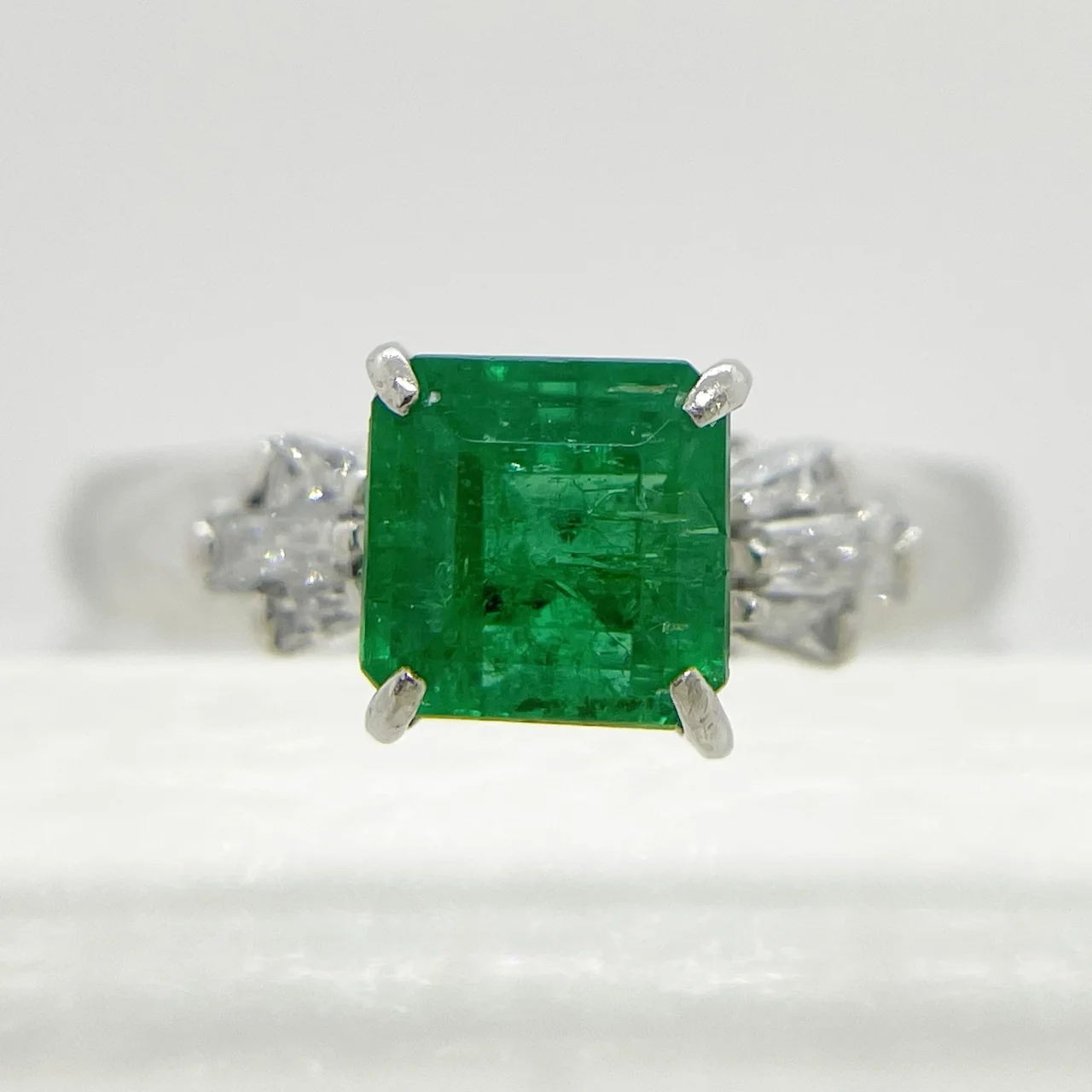 PM850 EMERALD RING E1.04CTS 4.7G