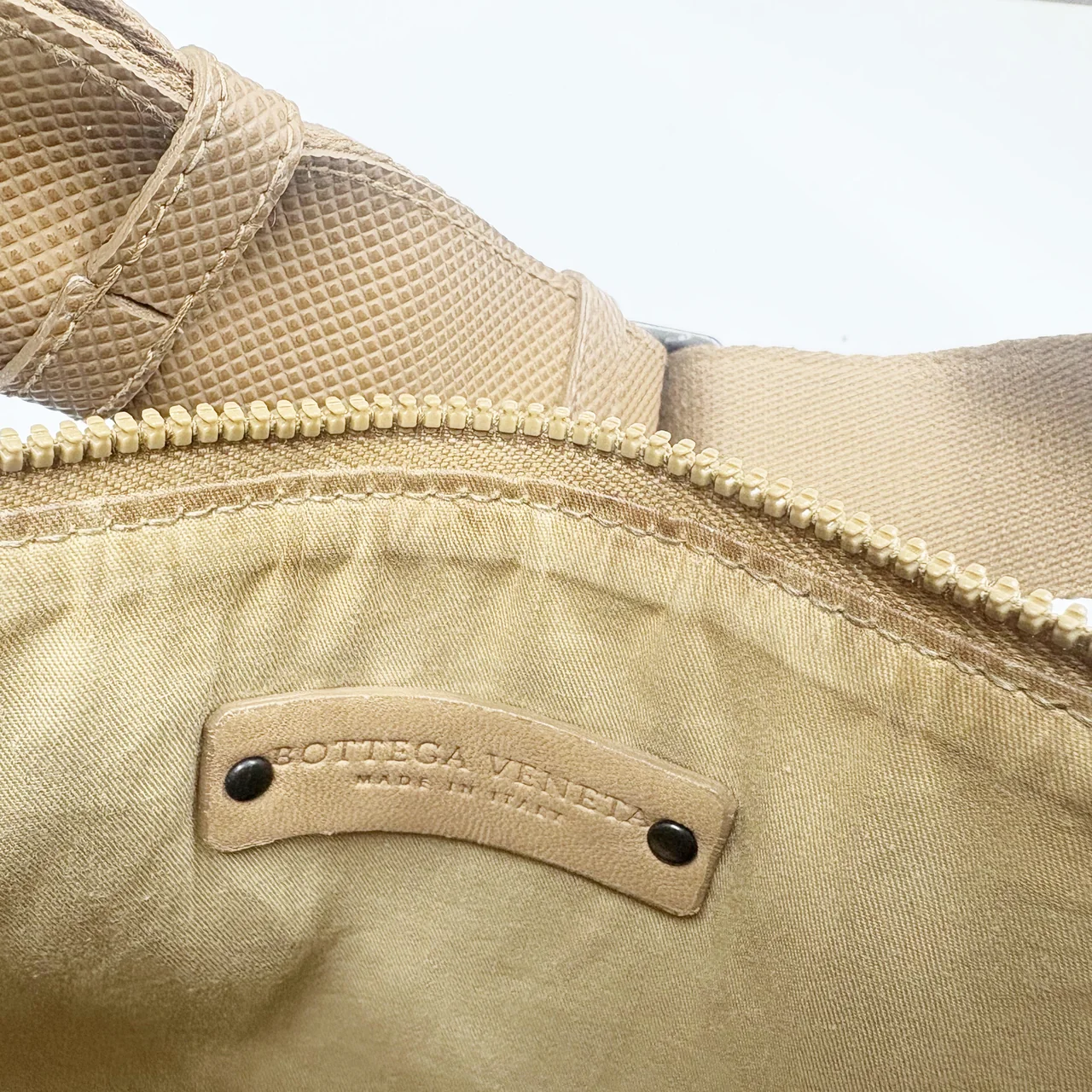 BOTTEGA VENETA SHOULDER BAG (DARK BEIGE) view 5