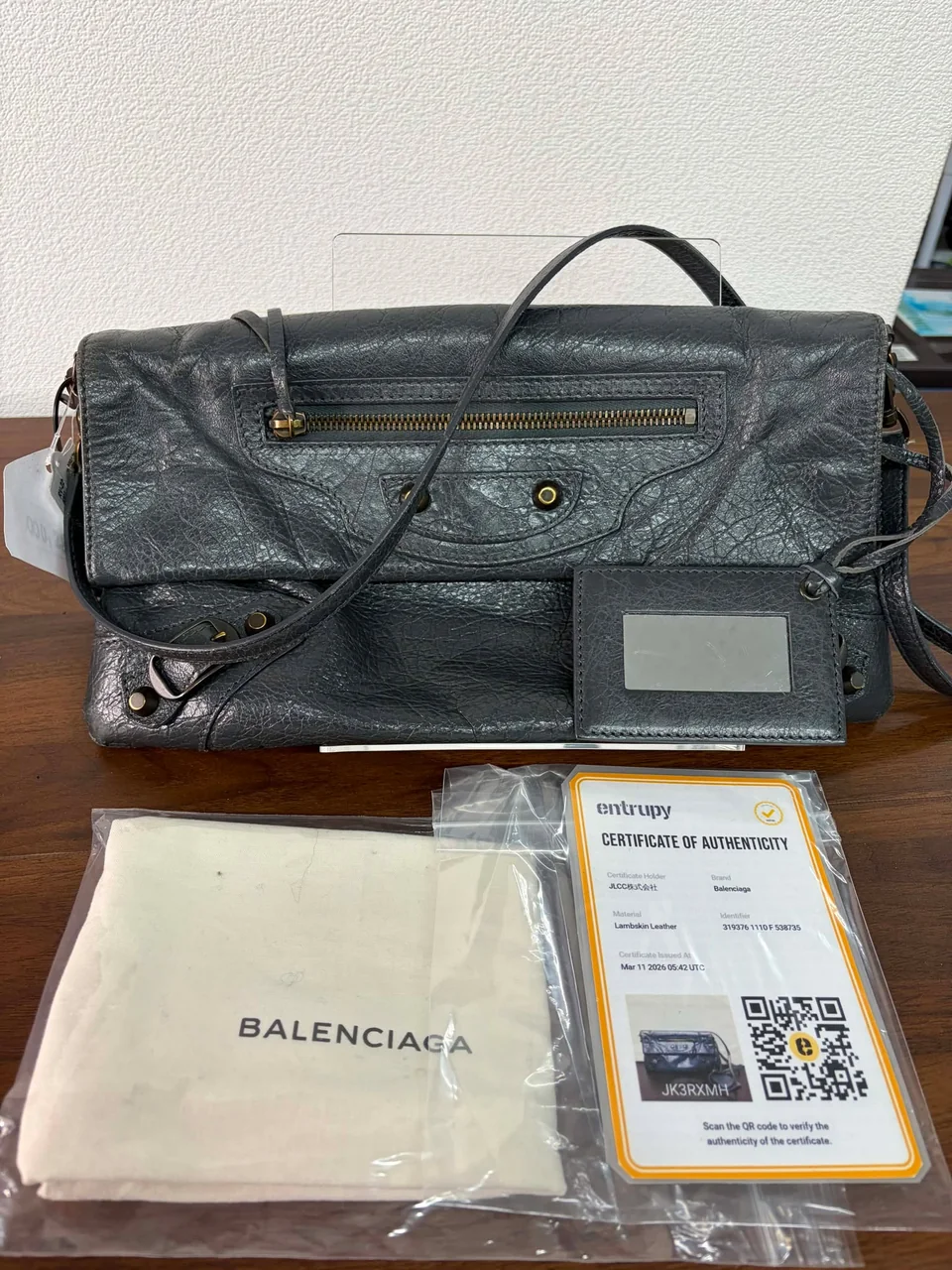 BALENCIAGA GIANT ENVELOPE SHOULDER BAG (GRAY)