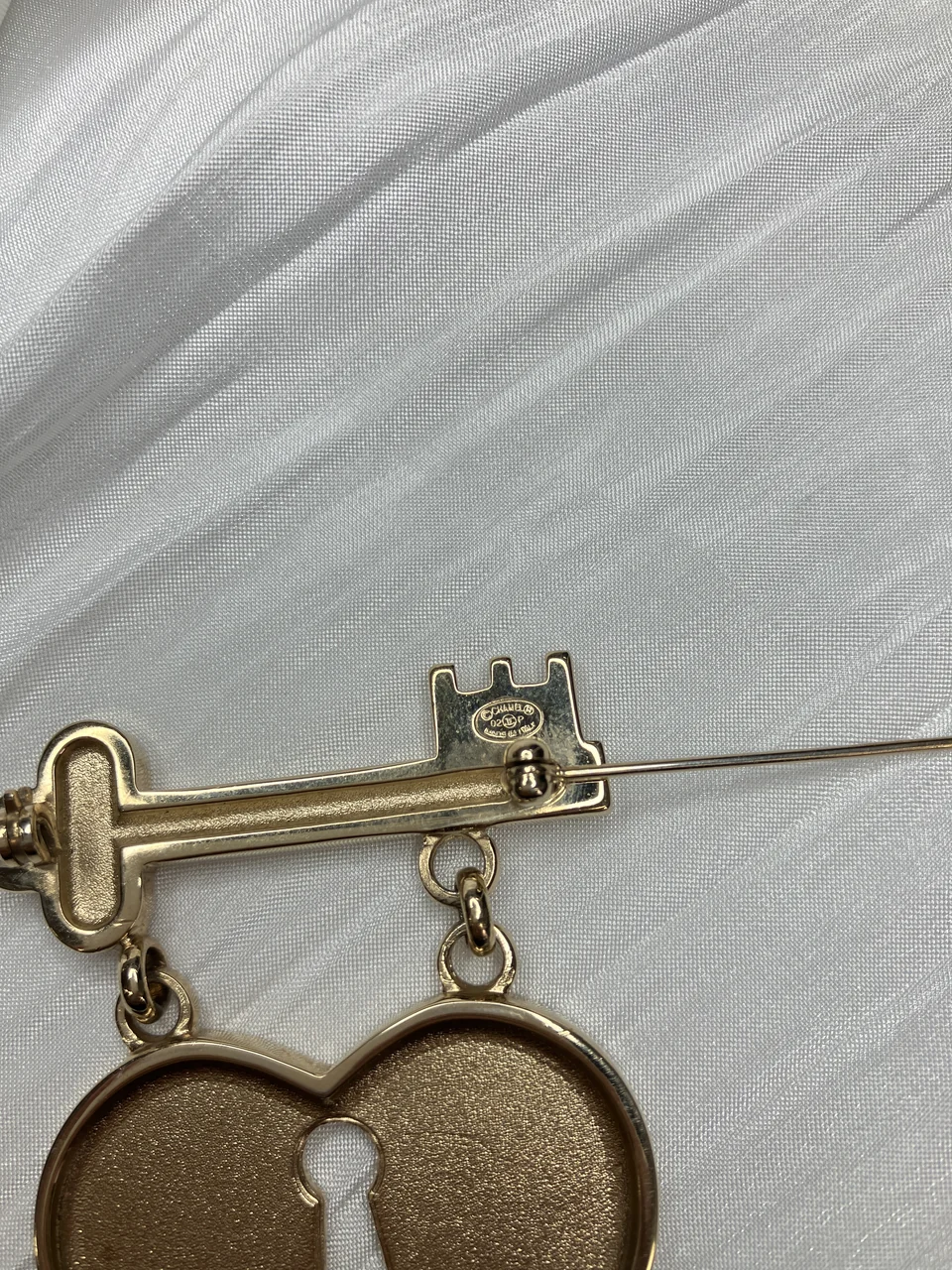 CHANEL BROOCH view 3