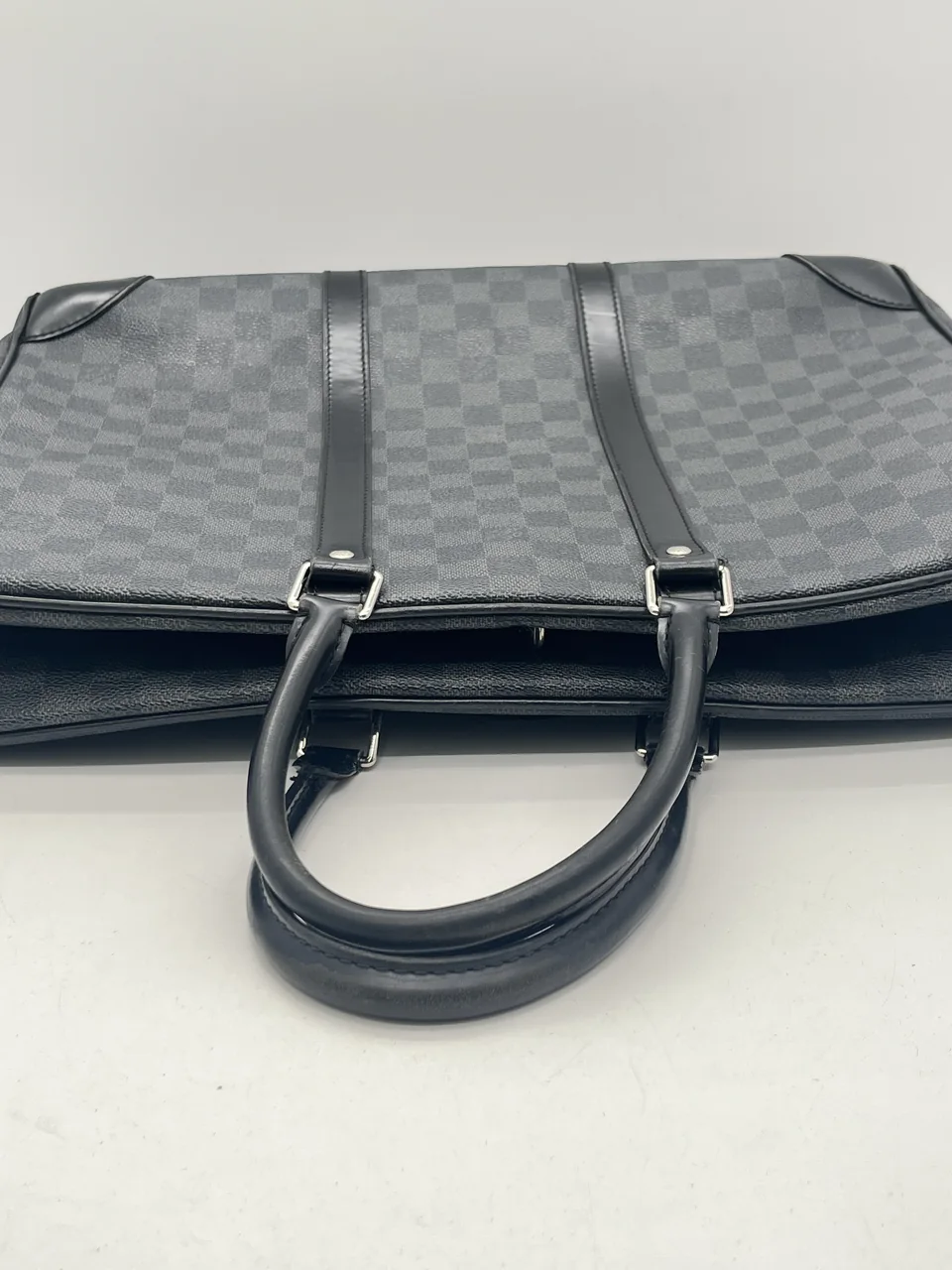 LV PORTE DOCUMENT VOYAGER GM view 3