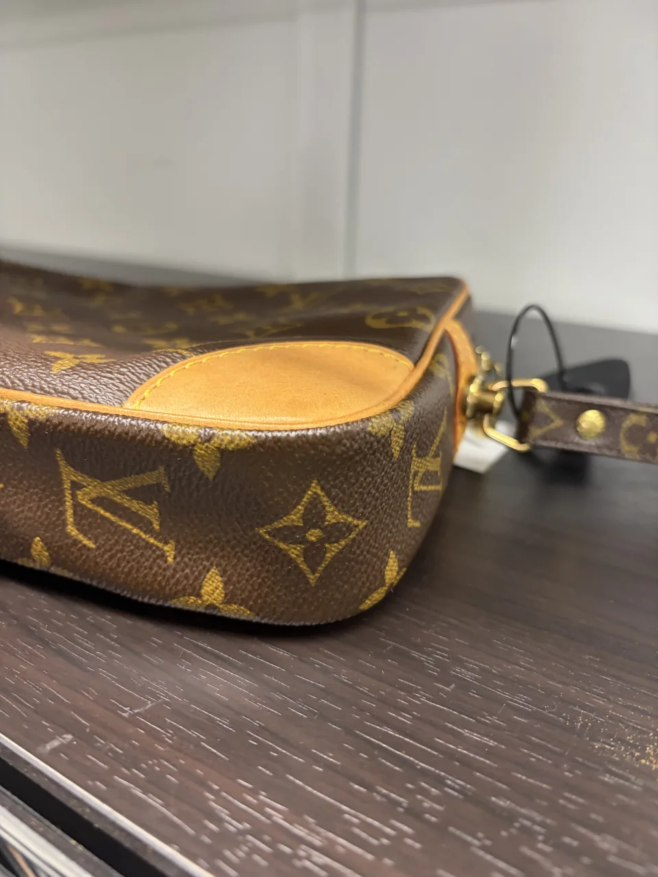LV SECOND BAG view 4