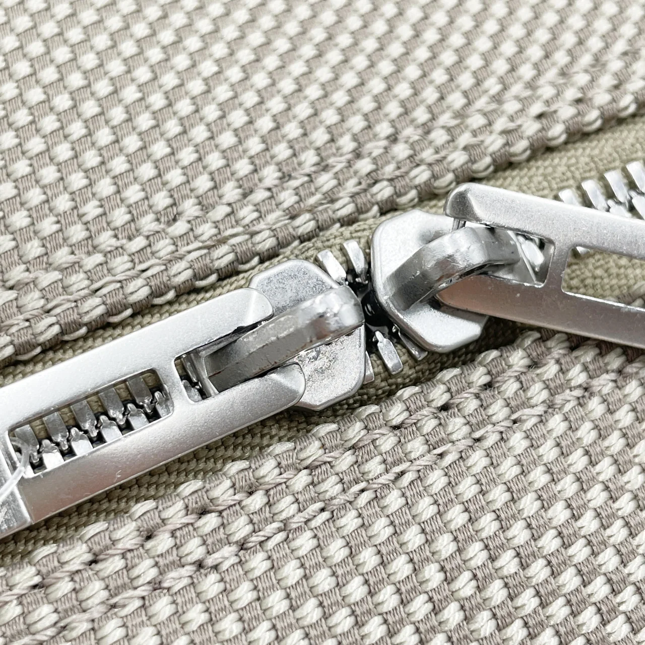 LV DAMIER JEANT ATACAN view 9