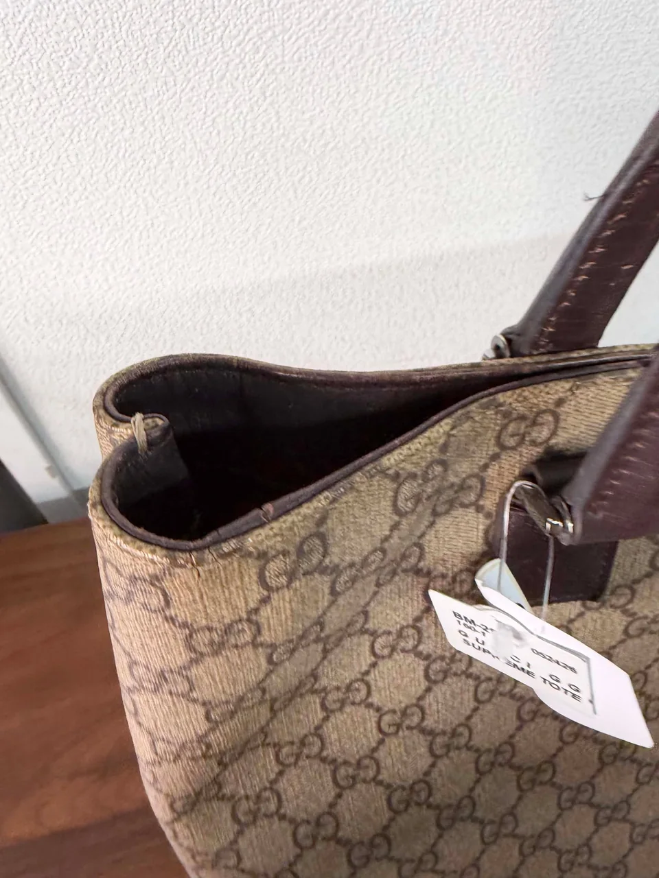 GUCCI GG SUPREME TOTE view 4