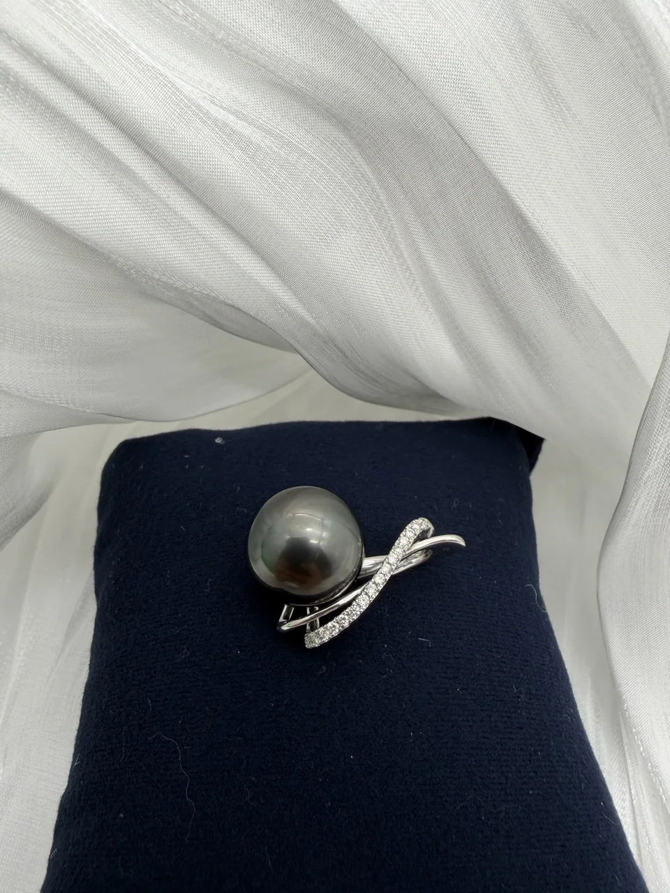 K18WG PEARL PENDANT 14.1MM FD0.16CT 6.5G hover
