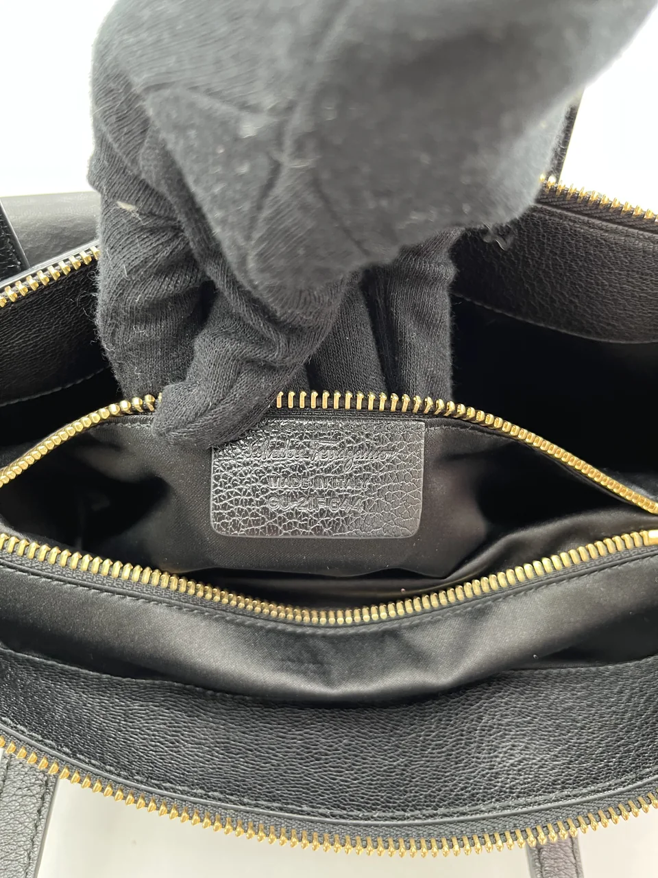 SALVATORE FERRAGAMO GANCINI TWO-WAY BAG (BLACK) view 10