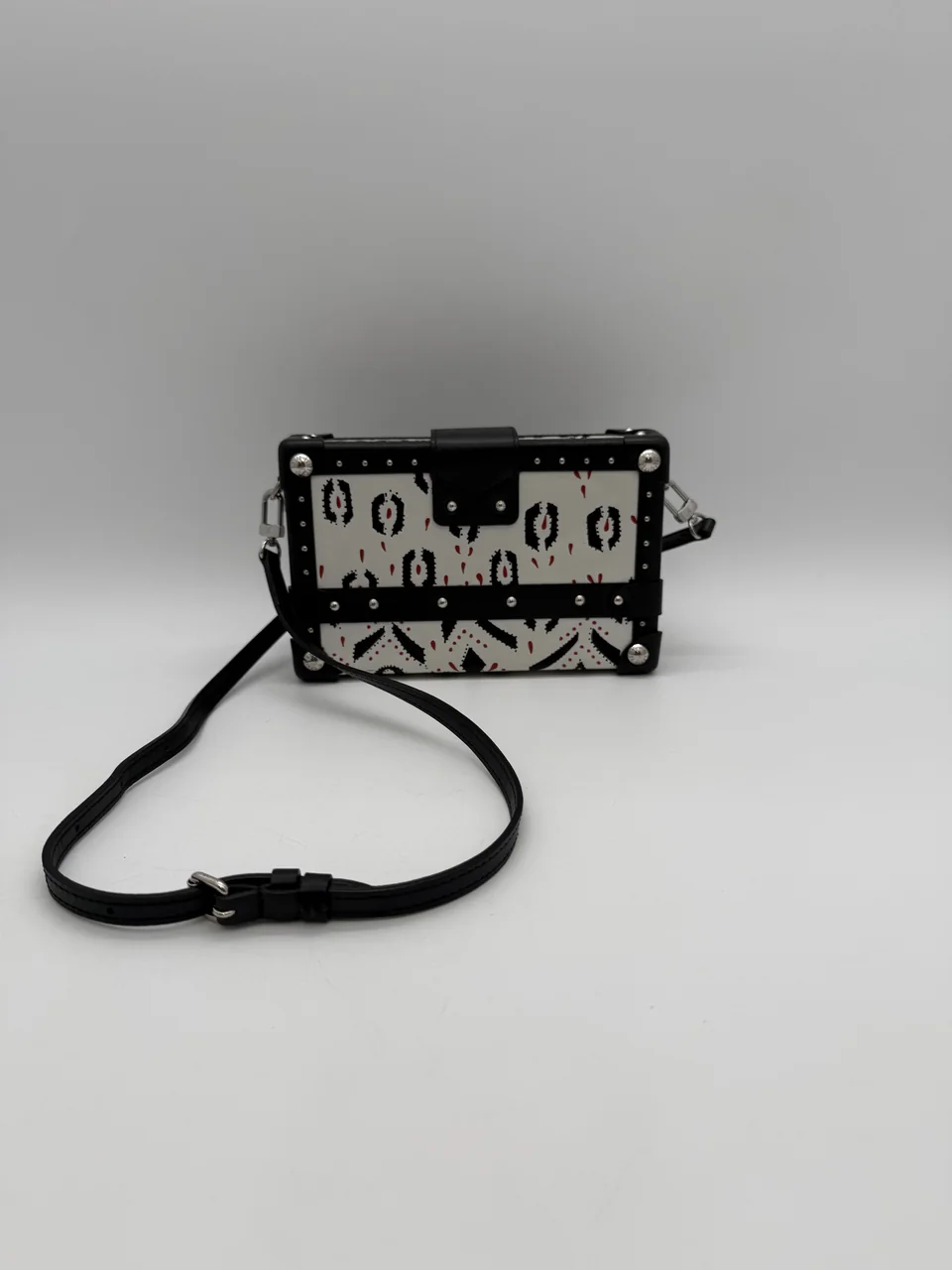 LV SHOULDER BAG hover