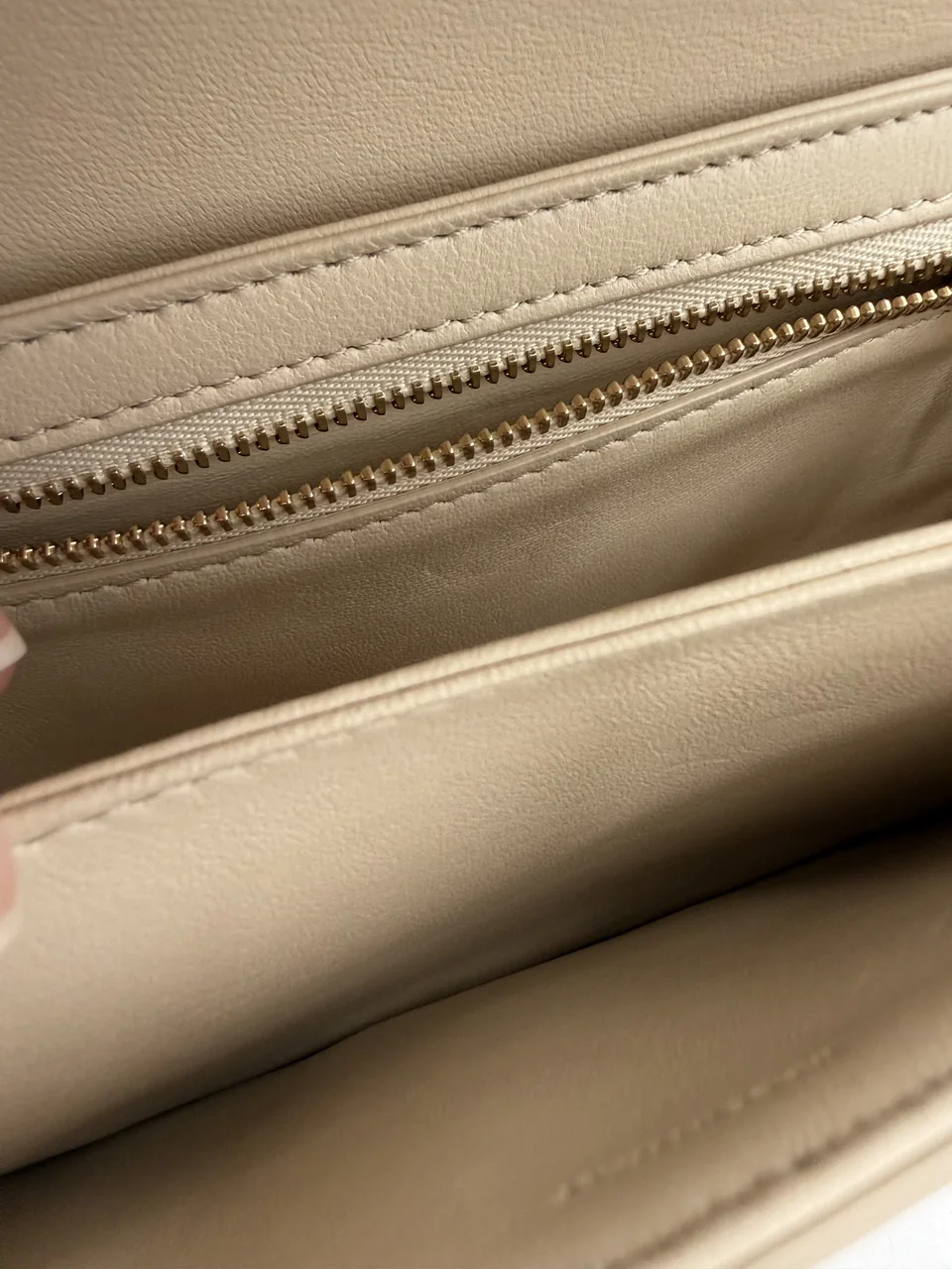 CELINE TRIOMPHE SHOULDER BAG (IVORY) view 14