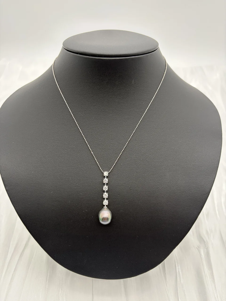PT900/K18WG PEARL NECKLACE 11.1MM FD0.80CT