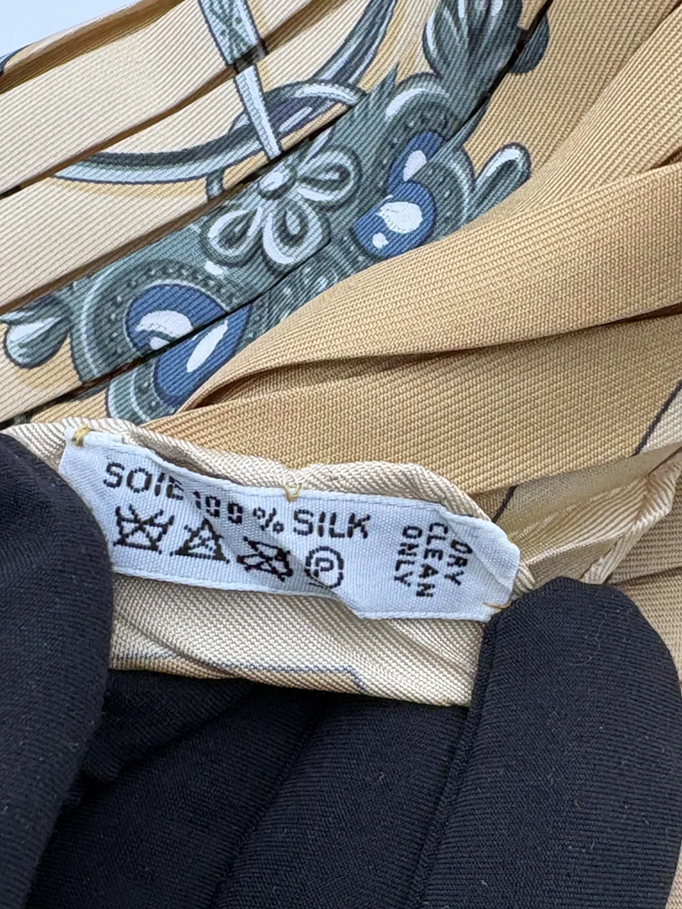 HERMES PLEATED SCARF view 8