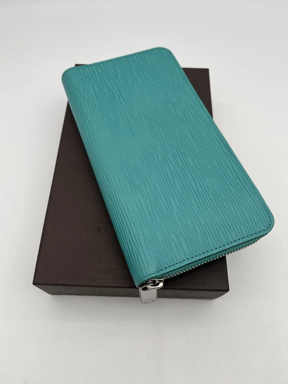 LV EPI ZIPPY WALLET view 12