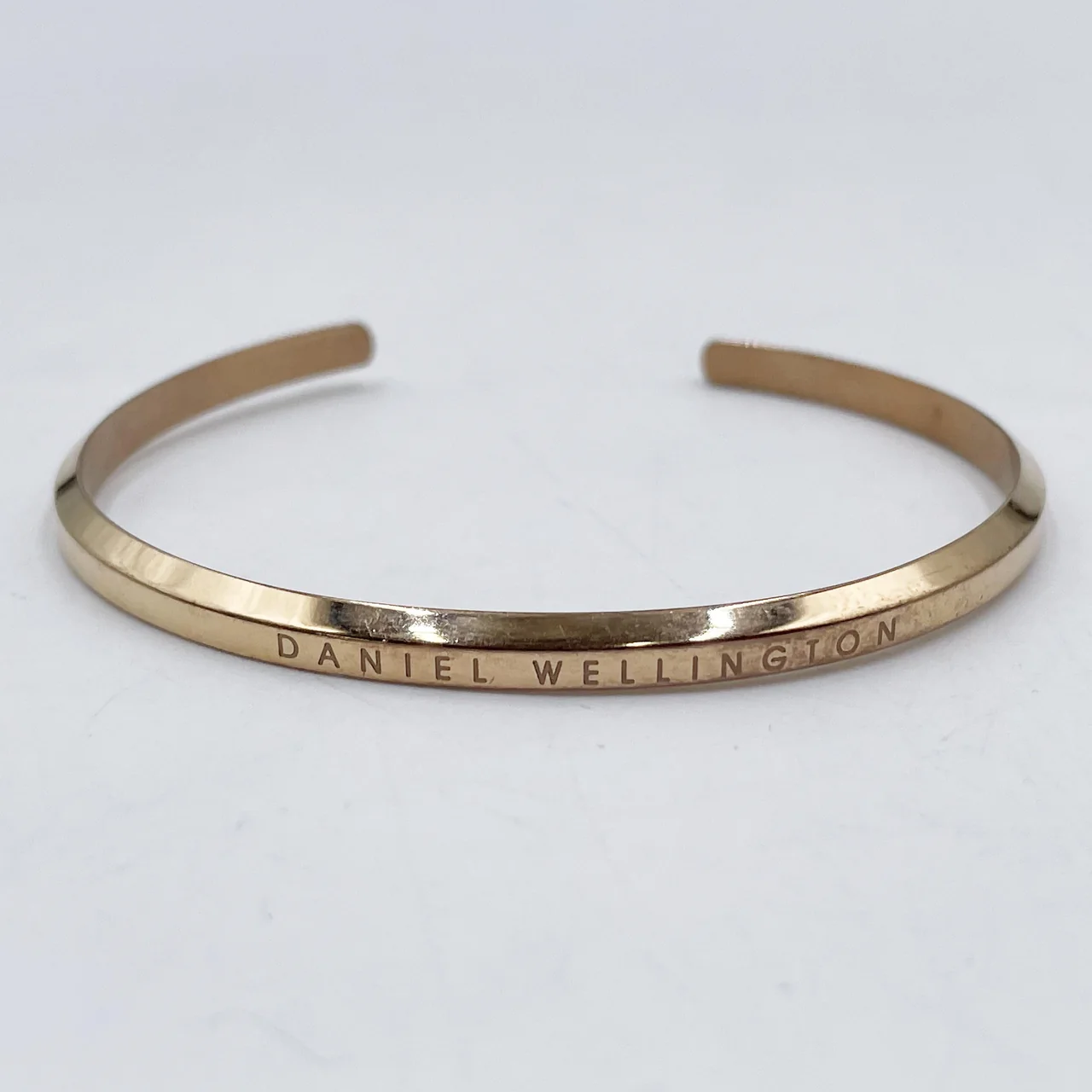 DANIEL WELLINGTON BANGLE hover