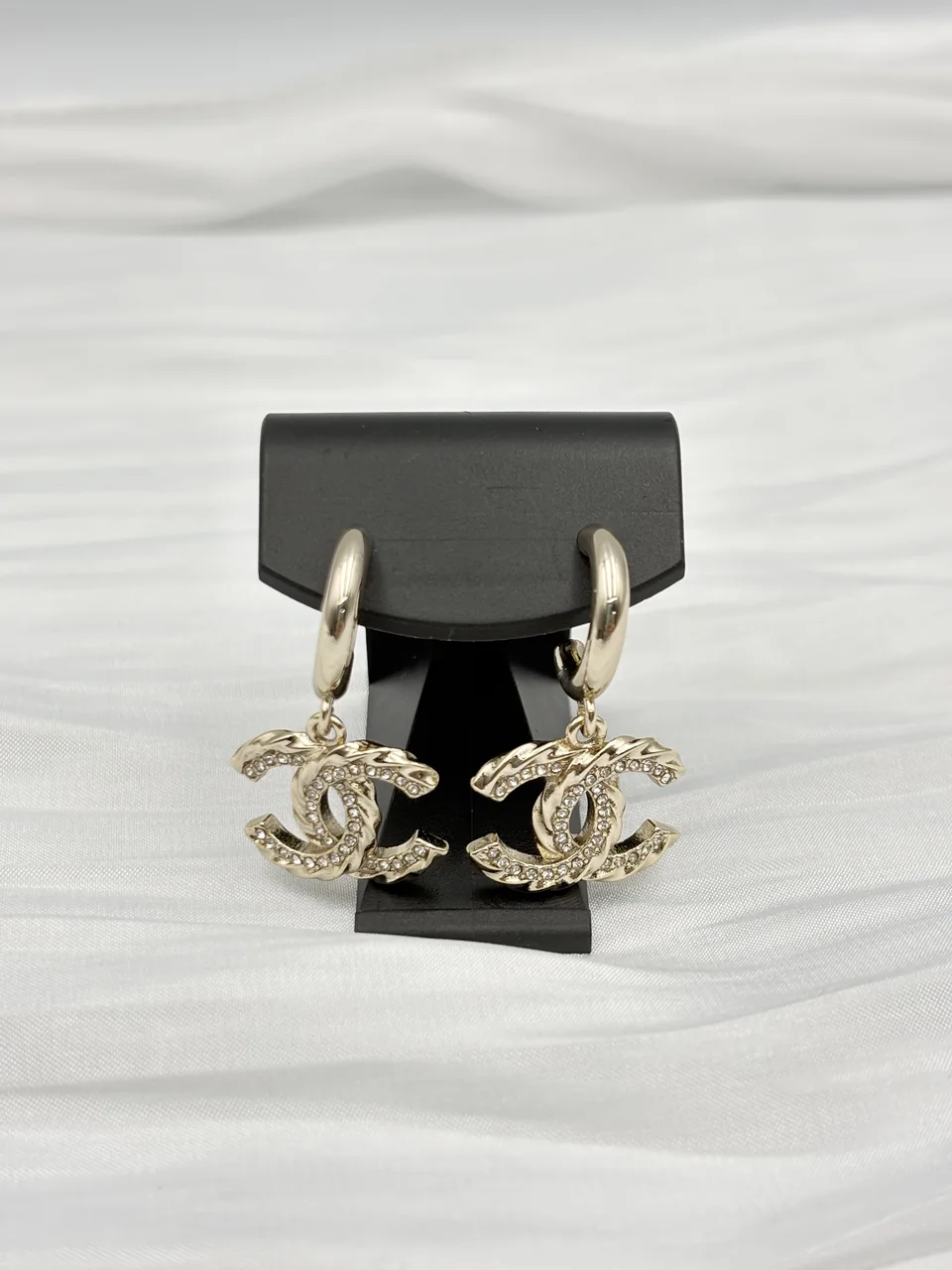 CHANEL EARRINGS view 3