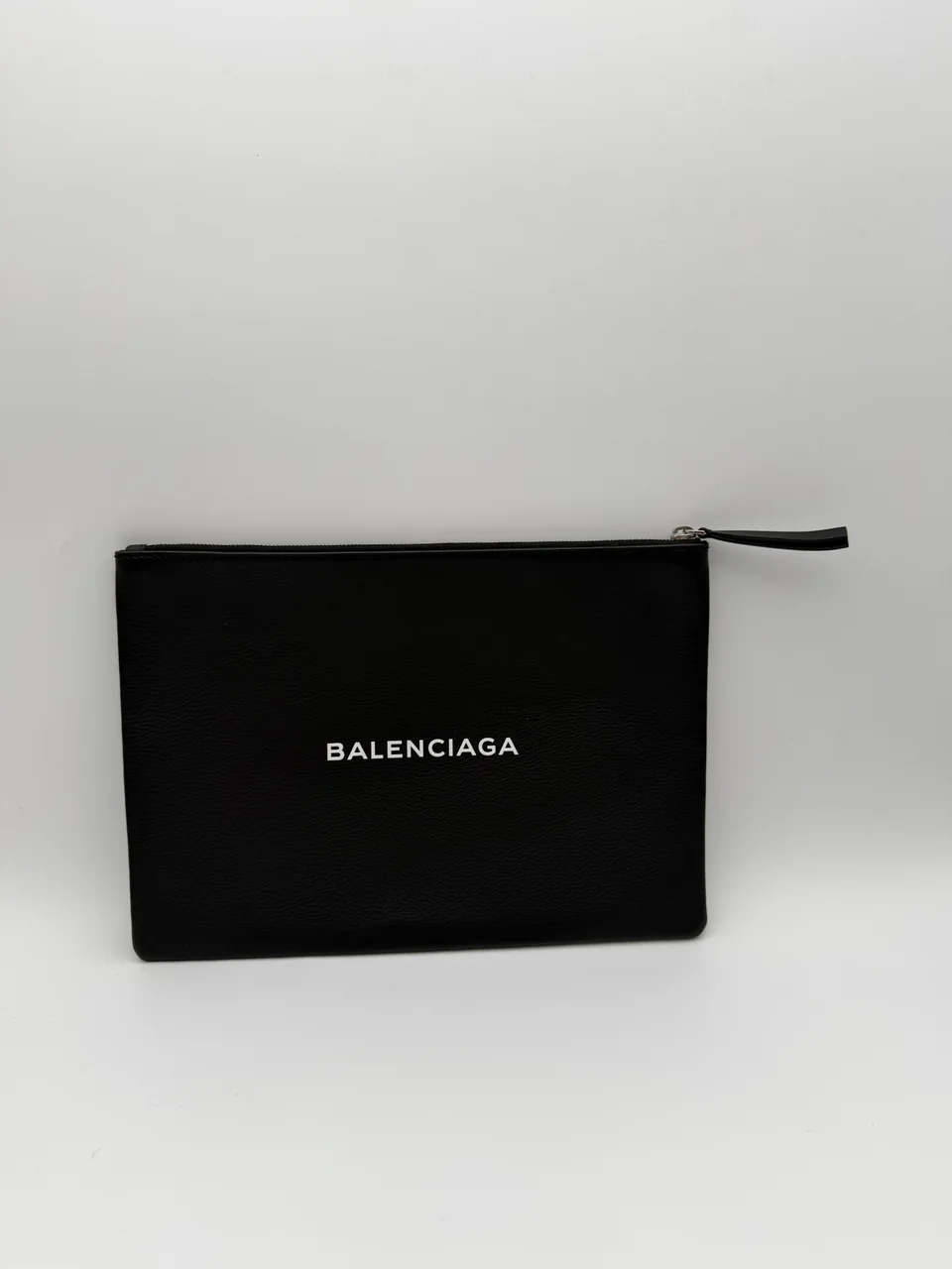 BALENCIAGA EVERYDAY CLUTCH BAG (BLACK)