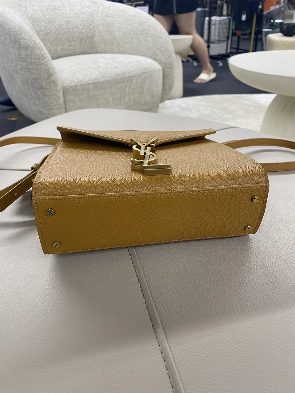 SAINT LAURENT CASSANDRE TOP HANDLE (602716) view 3