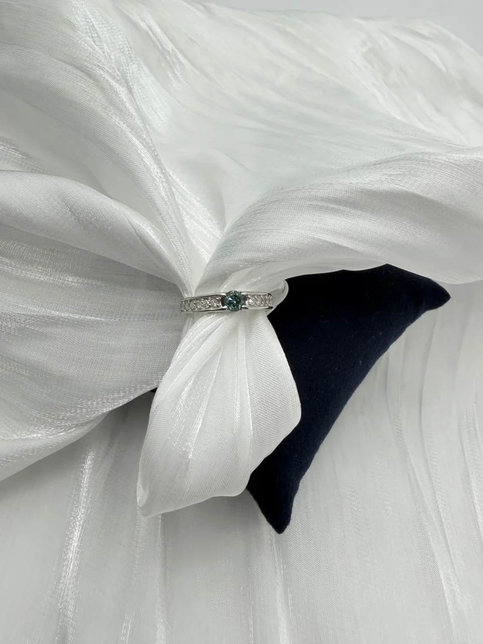 K10WG COLORED STONE RING 0.30CT/0.25CT 2.2G
