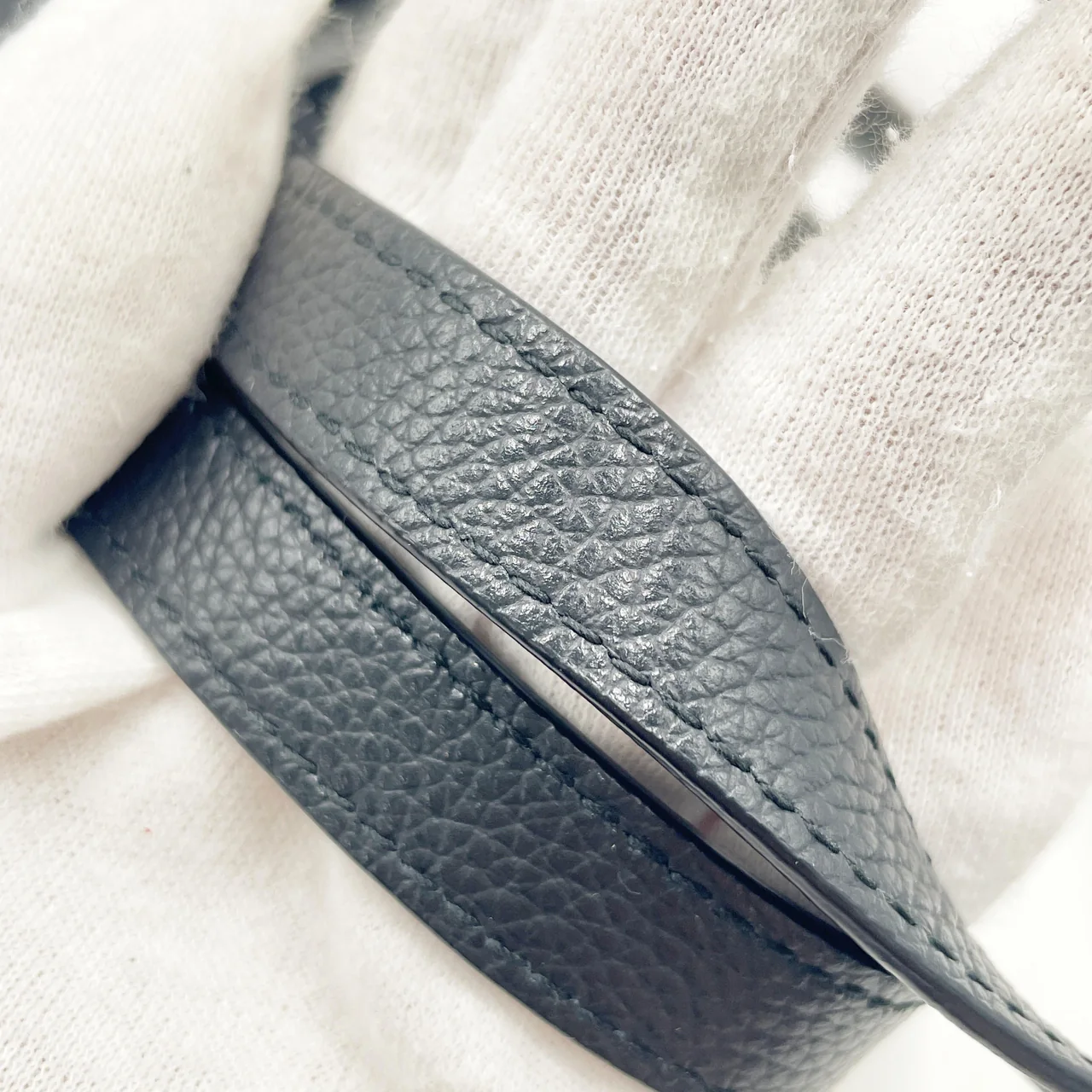 BALENCIAGA EVERYDAY XS view 11