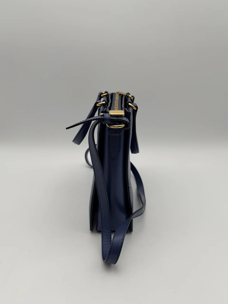 SALVATORE FERRAGAMO VARA RIBBON HANDBAG BLUE) view 3