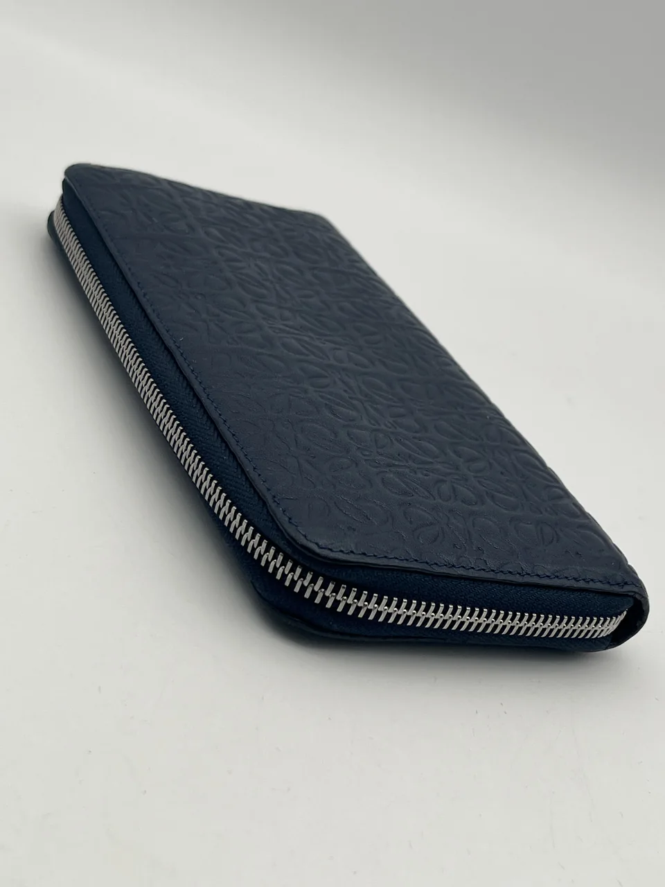LOEWE ROUND LONG WALLET view 3