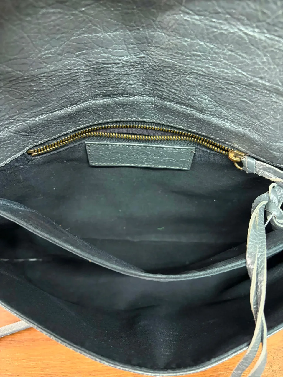 BALENCIAGA GIANT ENVELOPE SHOULDER BAG (GRAY) view 4