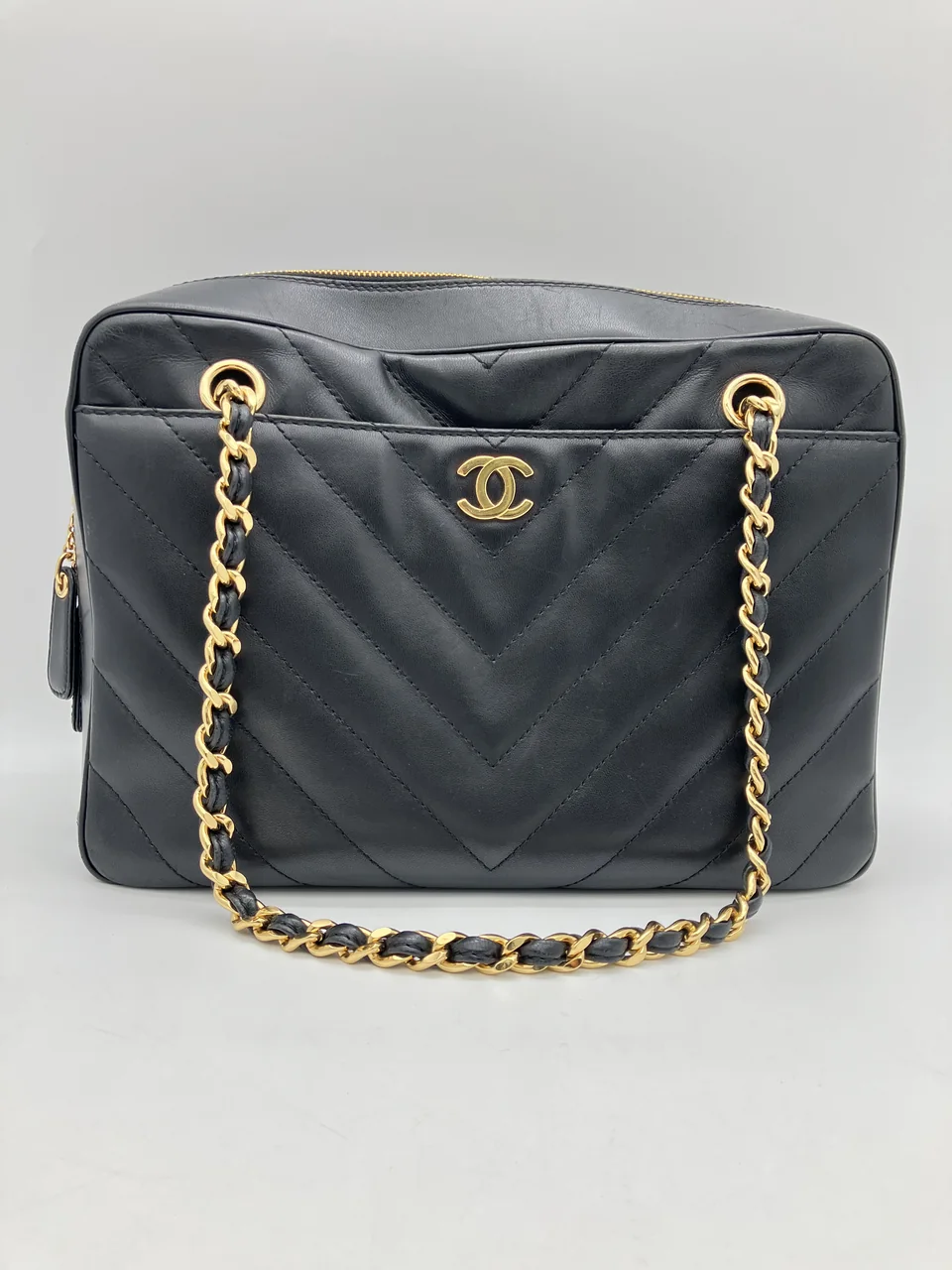 CHANEL V-STITCH CHAIN SHOULDER BAG