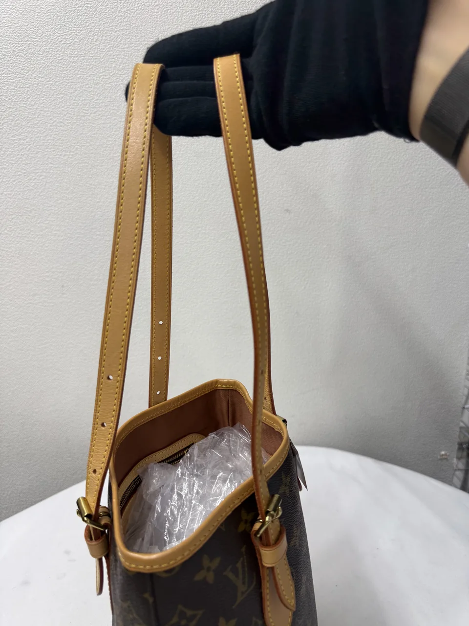 LV BUCKET view 4