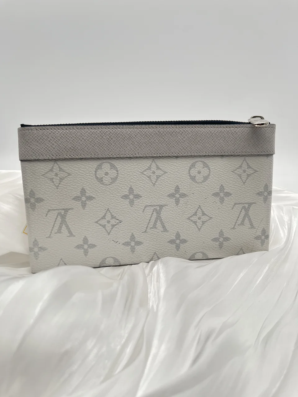 LOUIS VUITTON POUCH hover