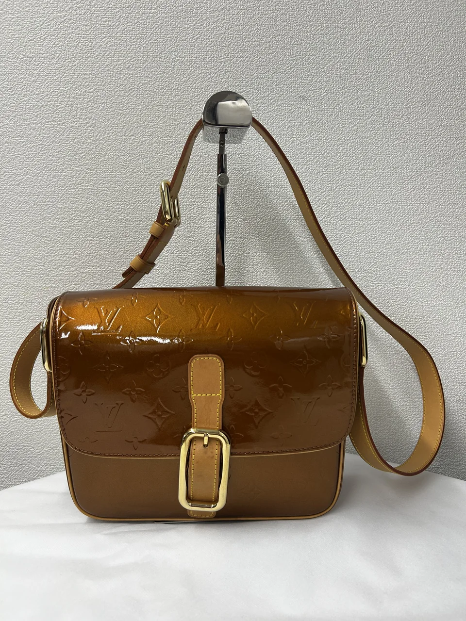 LV VERNIS CHRISTIE GM view 2