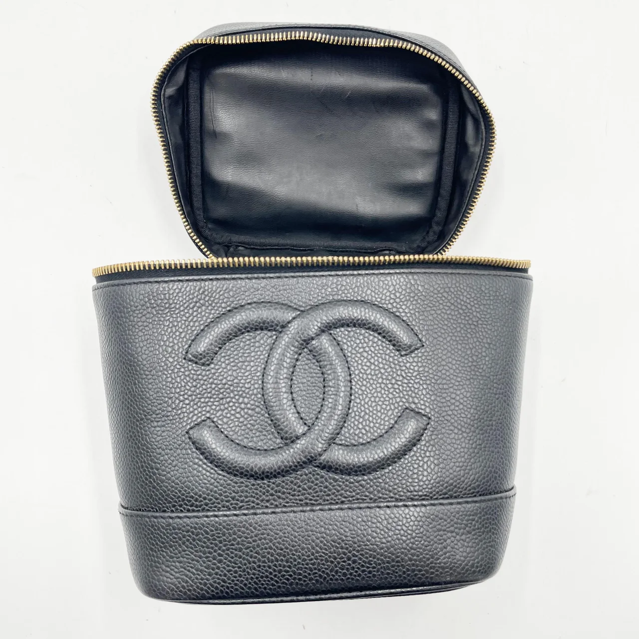 CHANEL CAVIAR VANITY BAG (6 SERIAL CODE) view 9