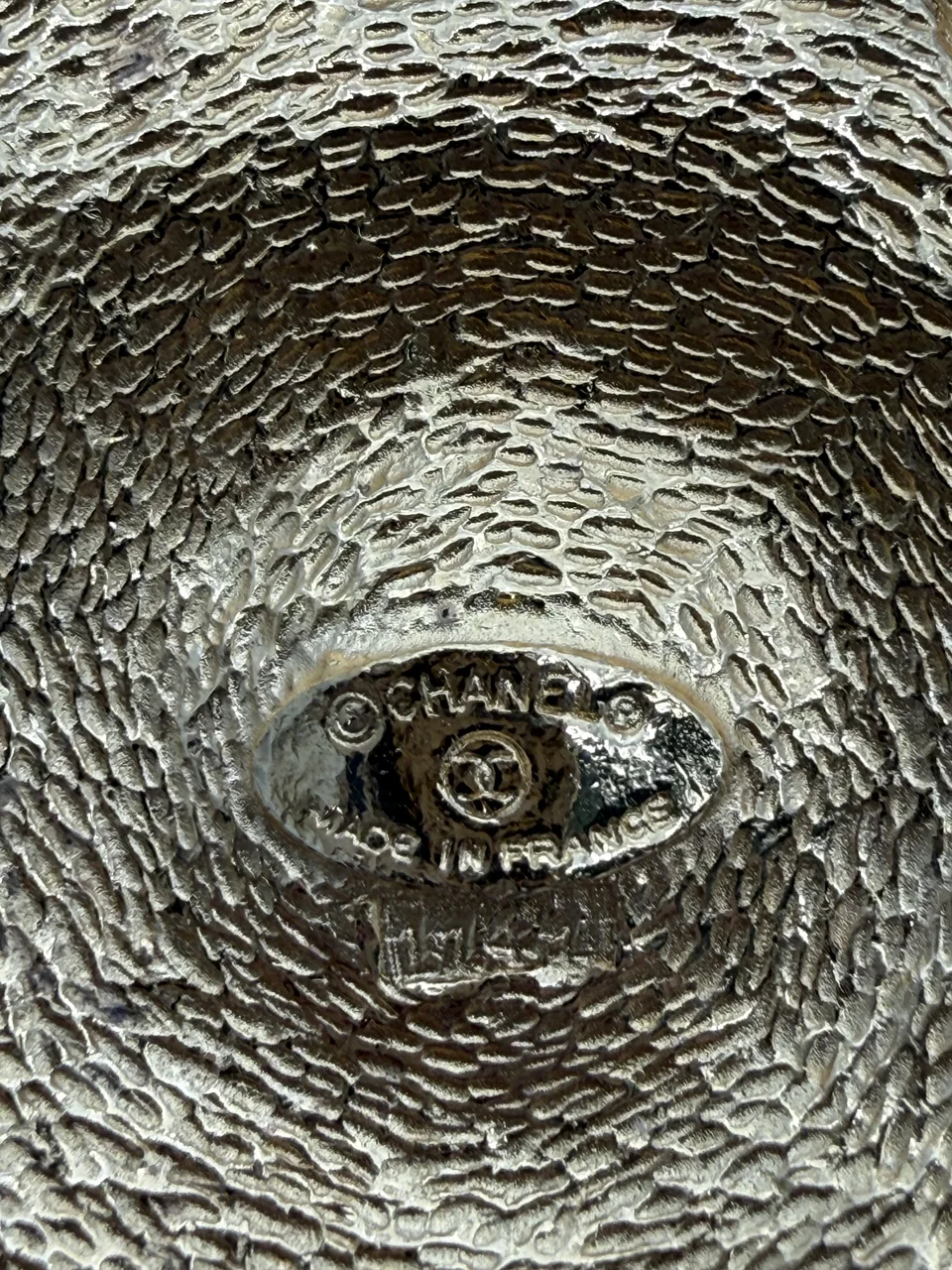 CHANEL BROOCH view 3