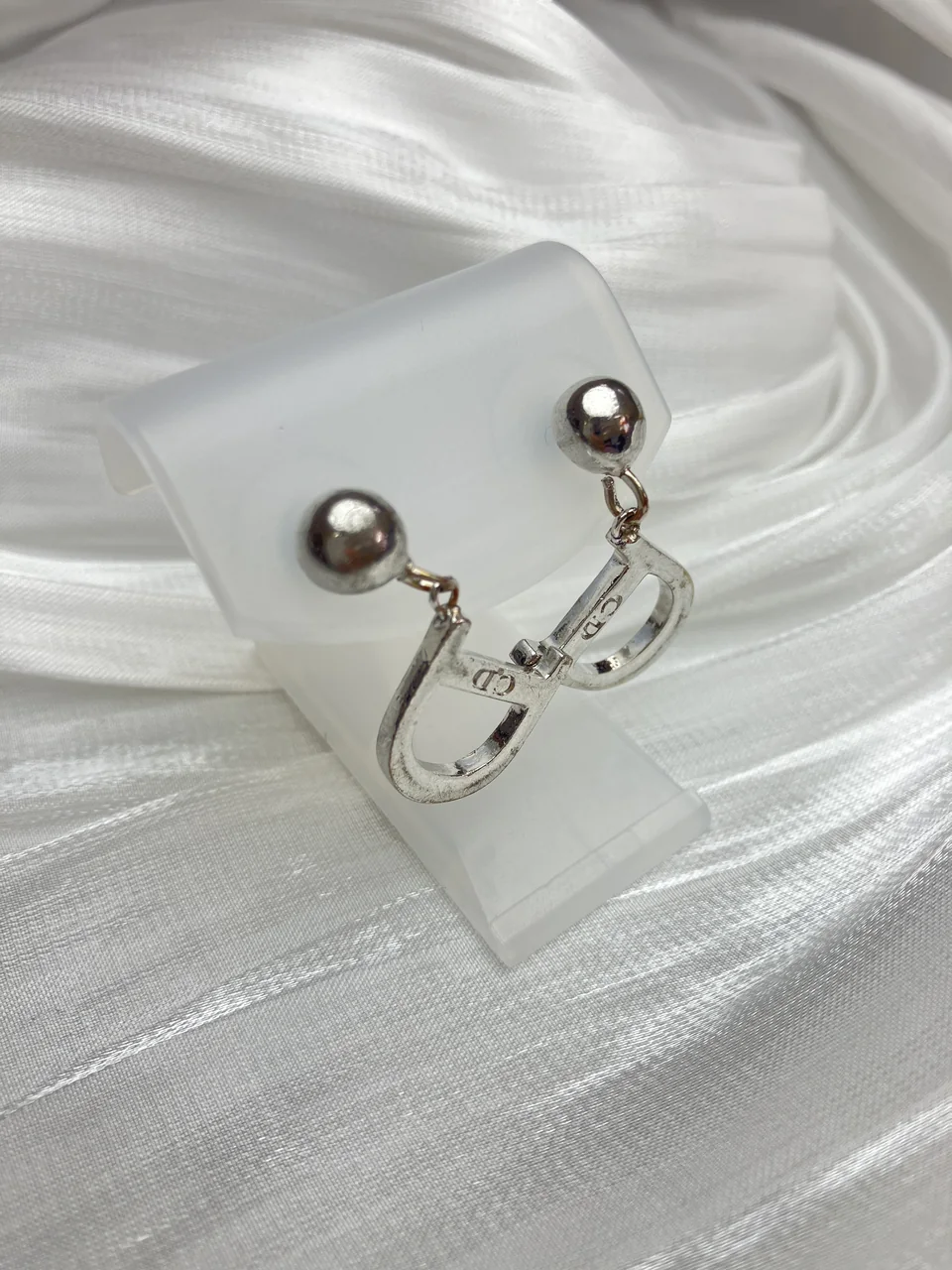 DIOR EARRINGS view 3