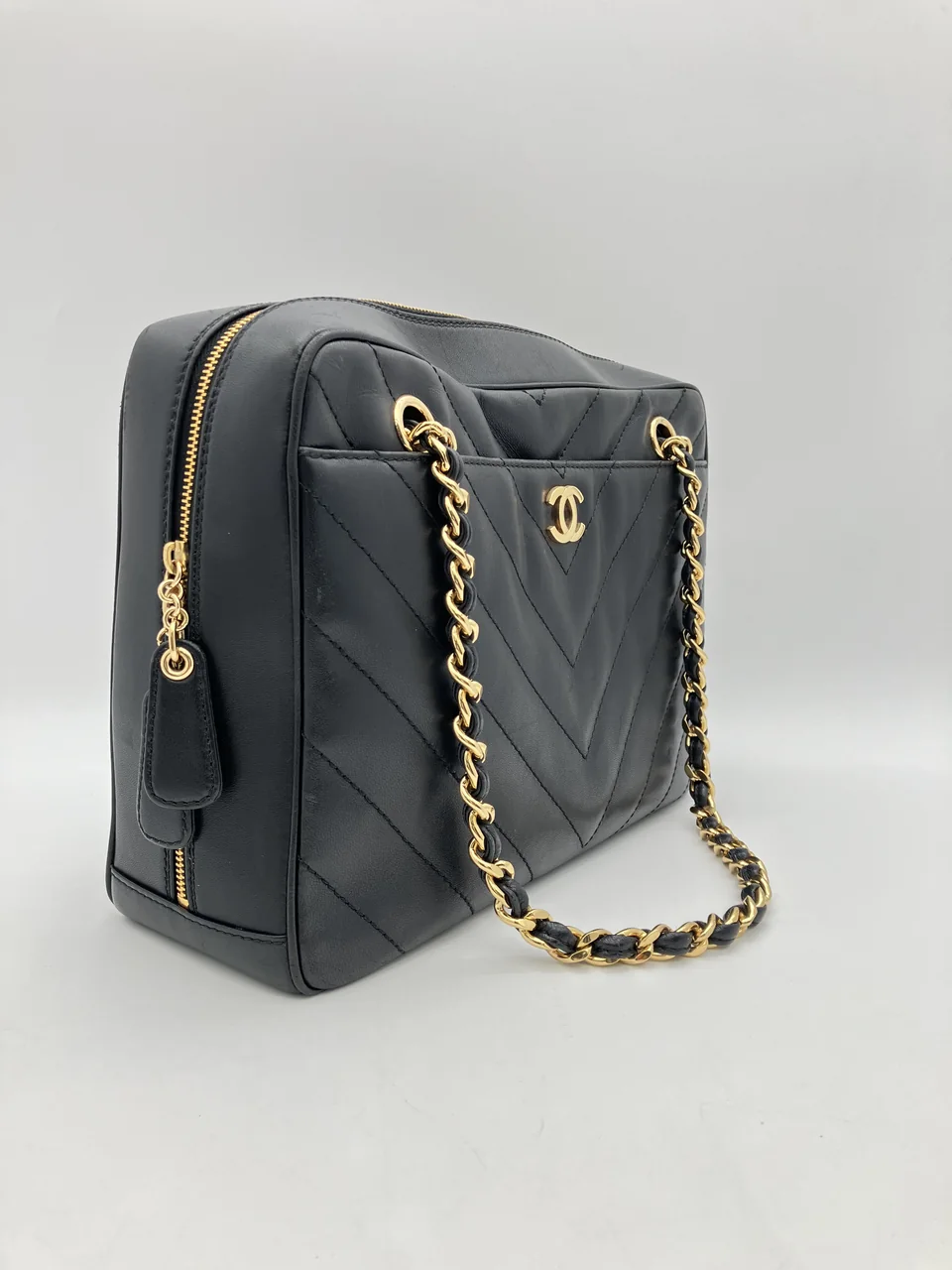 CHANEL V-STITCH CHAIN SHOULDER BAG view 3