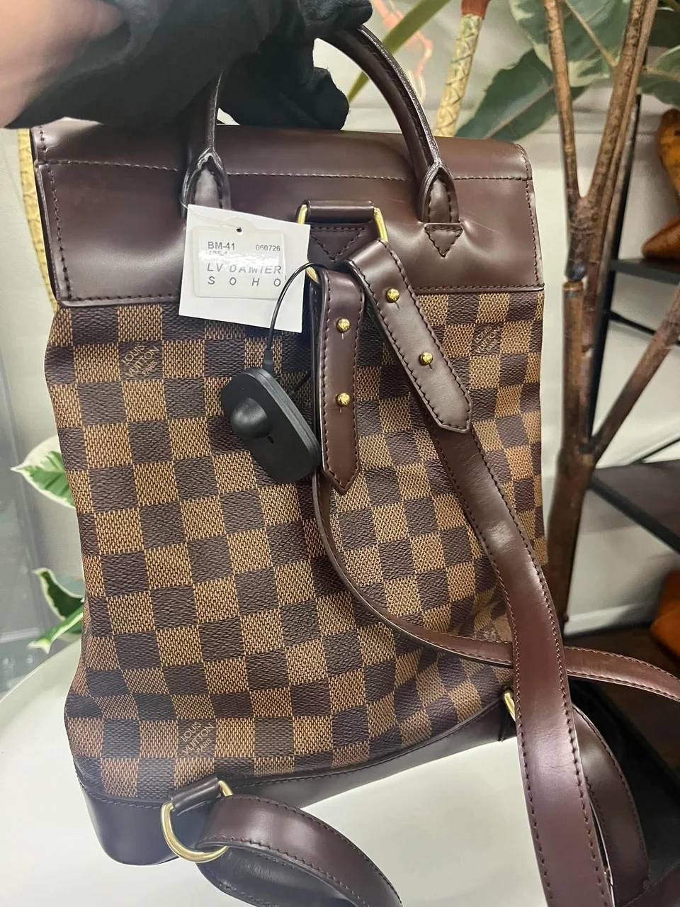 LV DAMIER SOHO photo 8