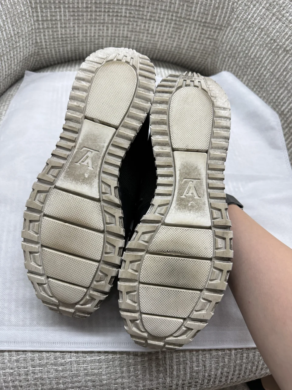 LV SNEAKERS view 5