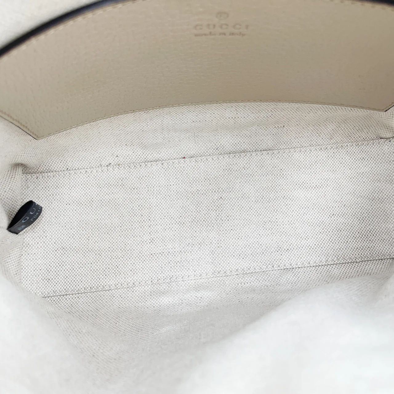 GUCCI GG SUPREME SHOULDER BAG (BEIGE) view 9