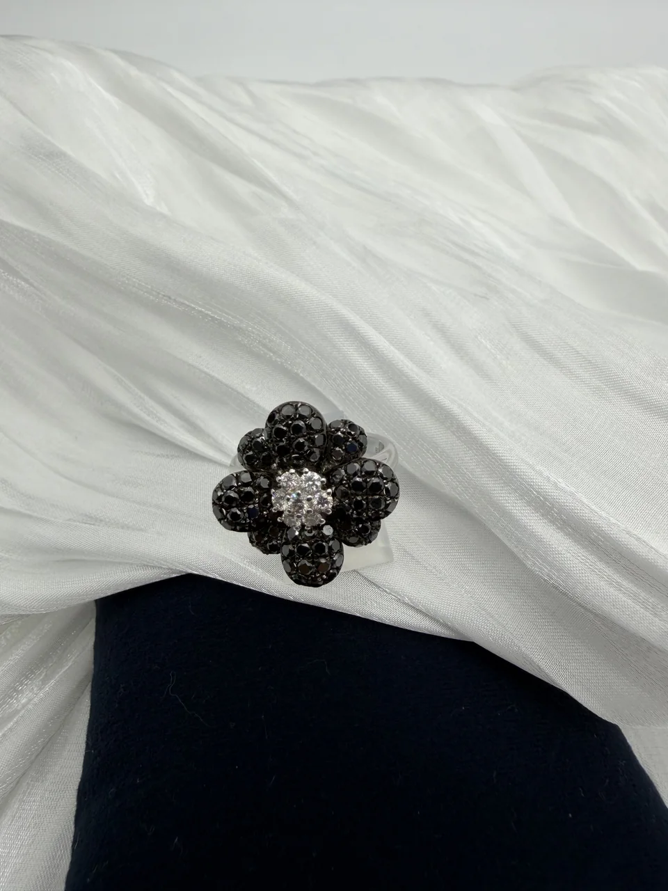 K18 FLOWER RING BD1.74CTS FD0.28CT 7.8G